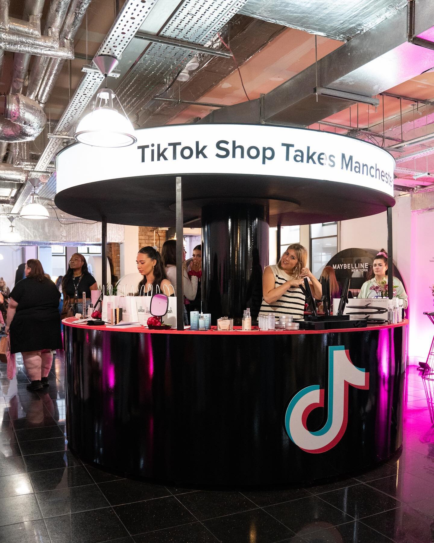 The star of the show was the TikTok Beauty Hub, where a select few brands could showcase their top products. A large carousel with lightbox branding and a conveyor belt style counter.&nbsp;

@tiktokshop_uk
#TikTokShopTakesManchester