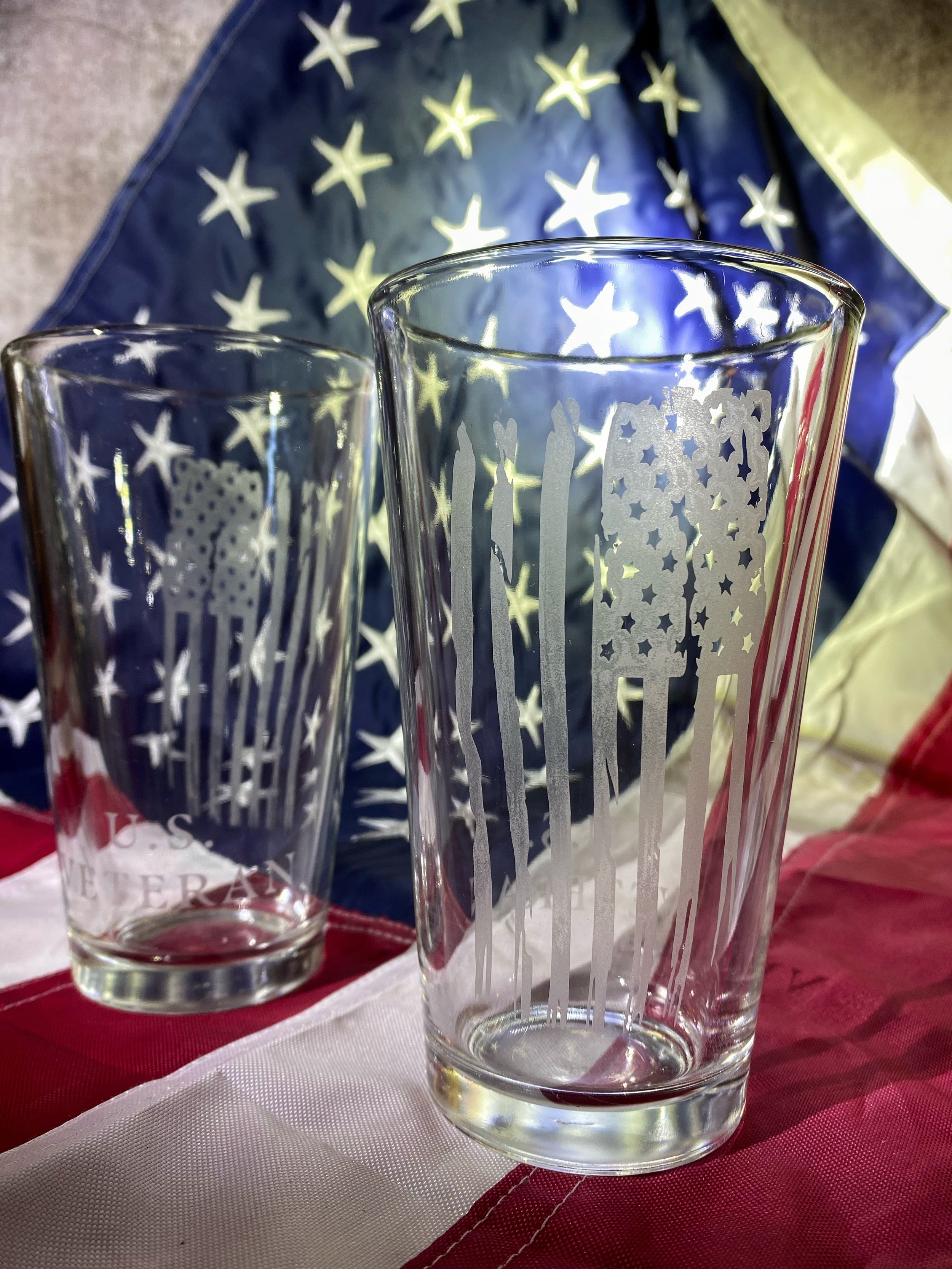 GLE-1201-01X Pint Glass, Distressed Flag, US Veteran 002.JPG