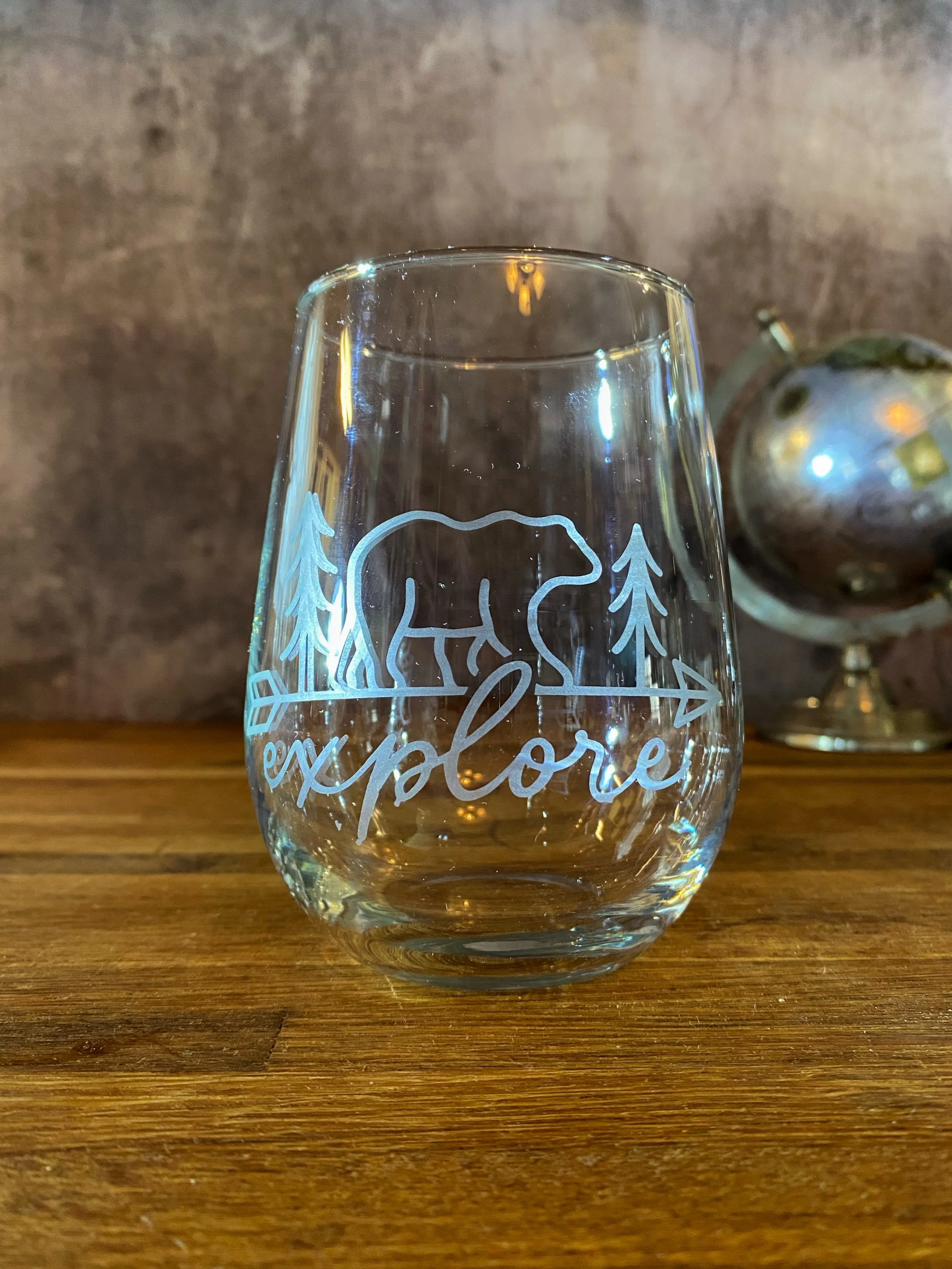 GLE-2301-01X Wine Glass, Explore Bear 002.JPG