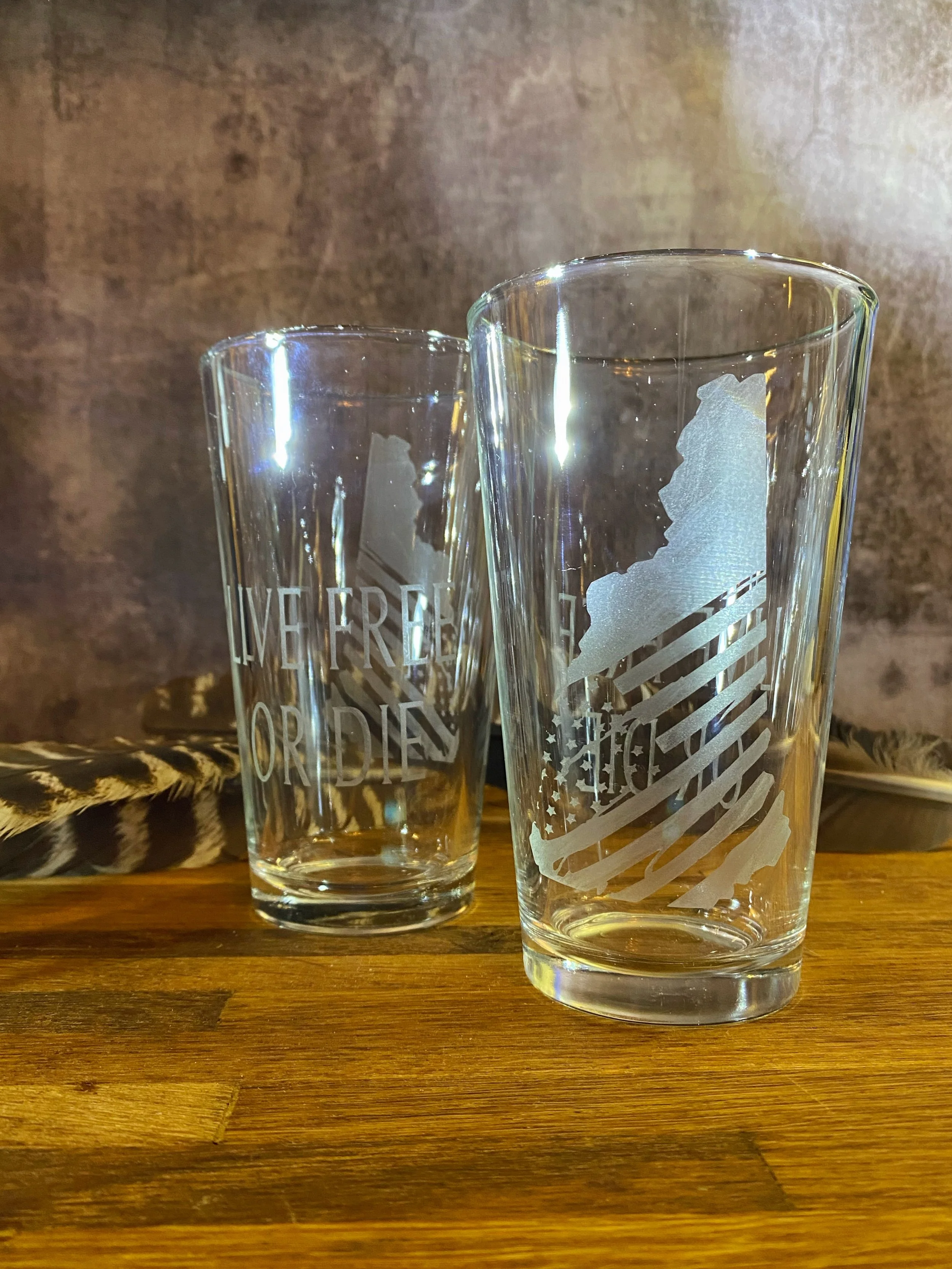 GLE-1105-01X Pint Glass, NH Distressed FLag, LFOD 001.JPG