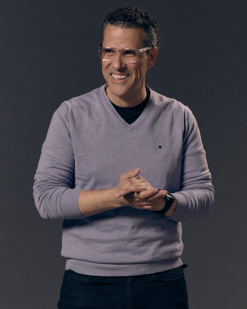 MARCO_ANTONIO_REGIL_3300.jpg