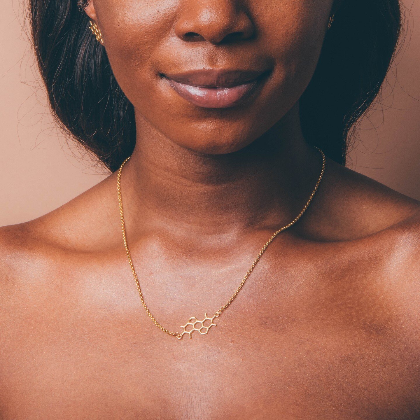 See yourself how we see you and feel empowered in our beautifully crafted jewelry. It is a subtle statement perfect for everyday wear, designed to mimic melanin's chemical structure.

#Jewelry #Melanin #melaninearrings #melaninnecklace