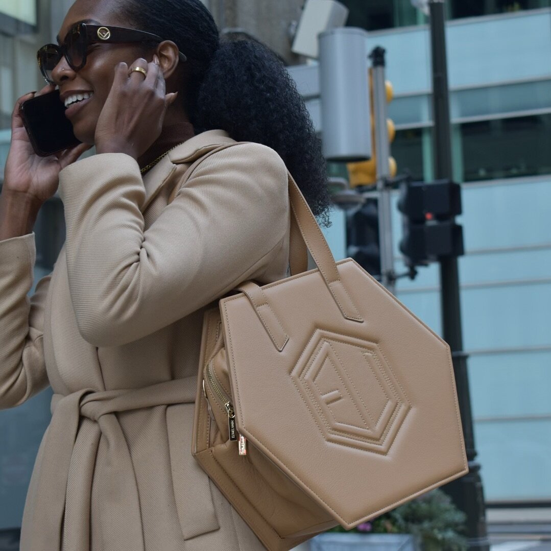 City vibes, business calls, and my trusty Hex bag &ndash; because style is always on the move.

#Hexbag #luxuryhandbags #keckley
