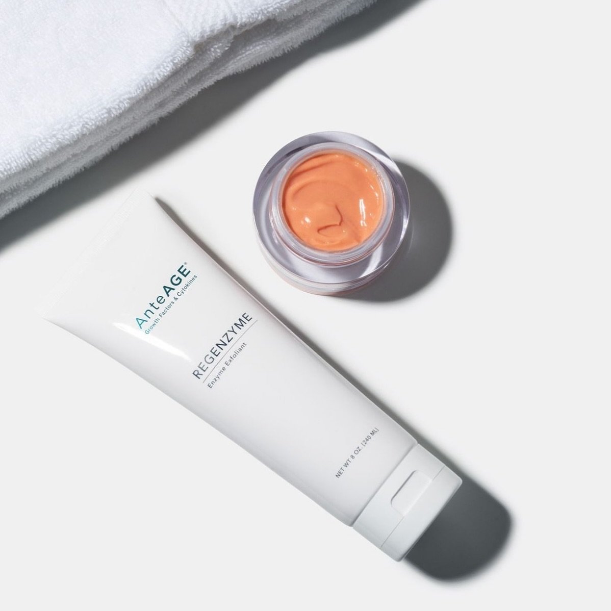 AnteAGE ✨ Regenzyme! A multi-tasking, gentle and effective approach to exfoliation. Professional treatments often rely on preparing the skin with surface exfoliants, whether mechanical, chemical or enzymatic. This non-acid blend of powerful botanical