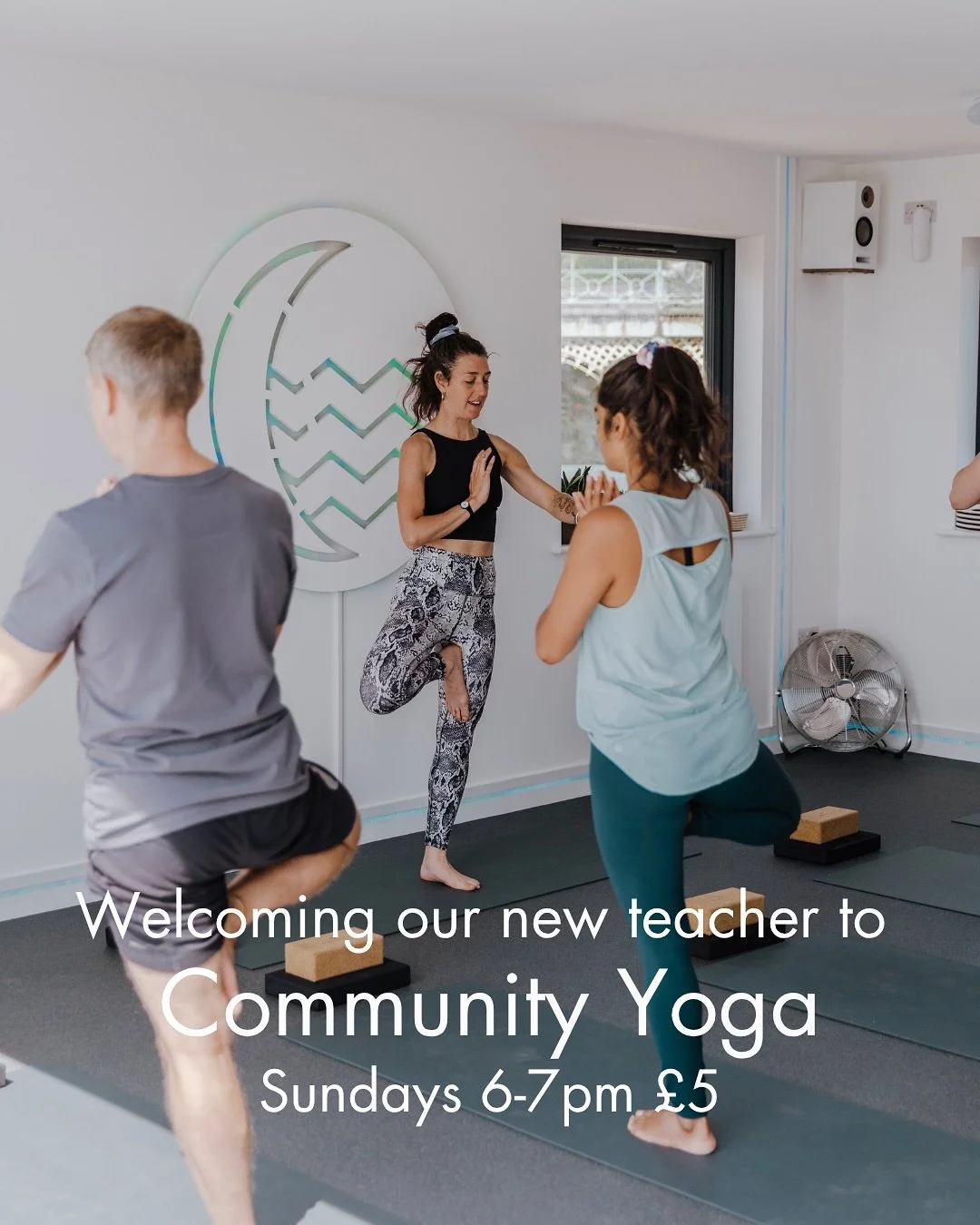 Welcoming @racheleffingham to the community yoga residency! 

Catch her this Sunday for a mixture of energetic and more gentle movement, aimed to help you unwind and let go of the outside world! Yes pls 😍

Rachel encourages you to move freely in you