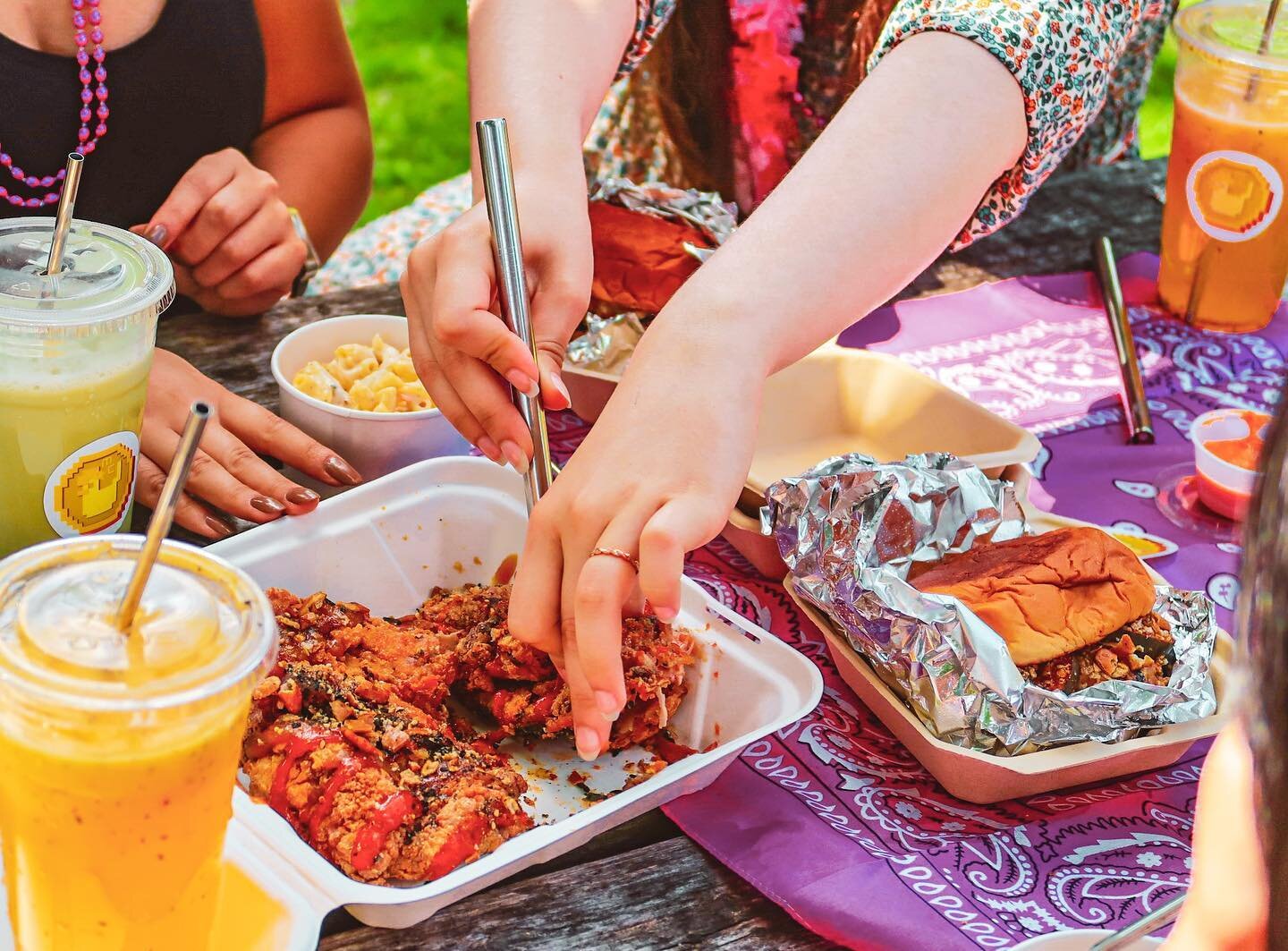 Our Chicken Plates are dressed to impress. They&rsquo;re perfect for sharing - or not. 🤷&zwj;♀️
.
 #chickenplate #friedchickenplate #macsalad #hotchilisauce #spicysauce #sweetmisoglaze #gochujang #gochujangmayo #kewpiemayo #friedchickensandwhich #fr