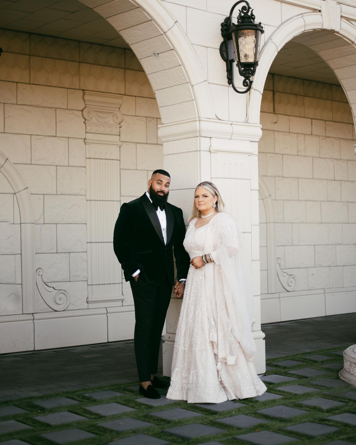 Ricky &amp; Erin looked like ROYALTY yesterday ✨and probably one of the most chill couples I&rsquo;ve ever photographed! 

Planner @cnceventdesign 

#deseraeevensonphotography #calgaryphotographer #yycphotographer #calgarywedding #calgaryweddingphoto