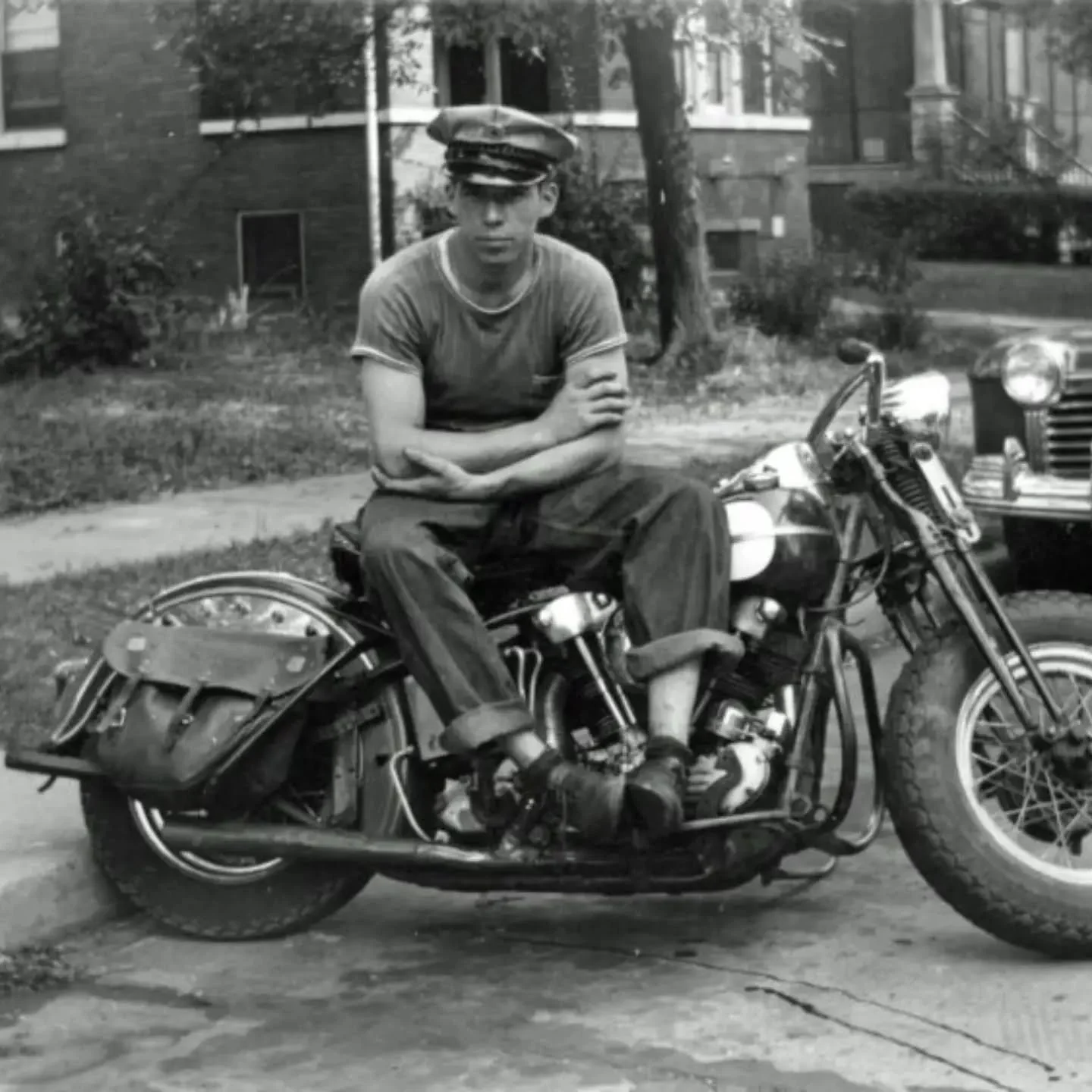 .
&bull; In the summer 1952, the lure of a $1000 prize put up by the track promoter at Half Day Speedway, a local Chicago drag strip, introduces George J. Smith to the infant sport of drag racing. He convinces Marge, his wife, that he can win the mon