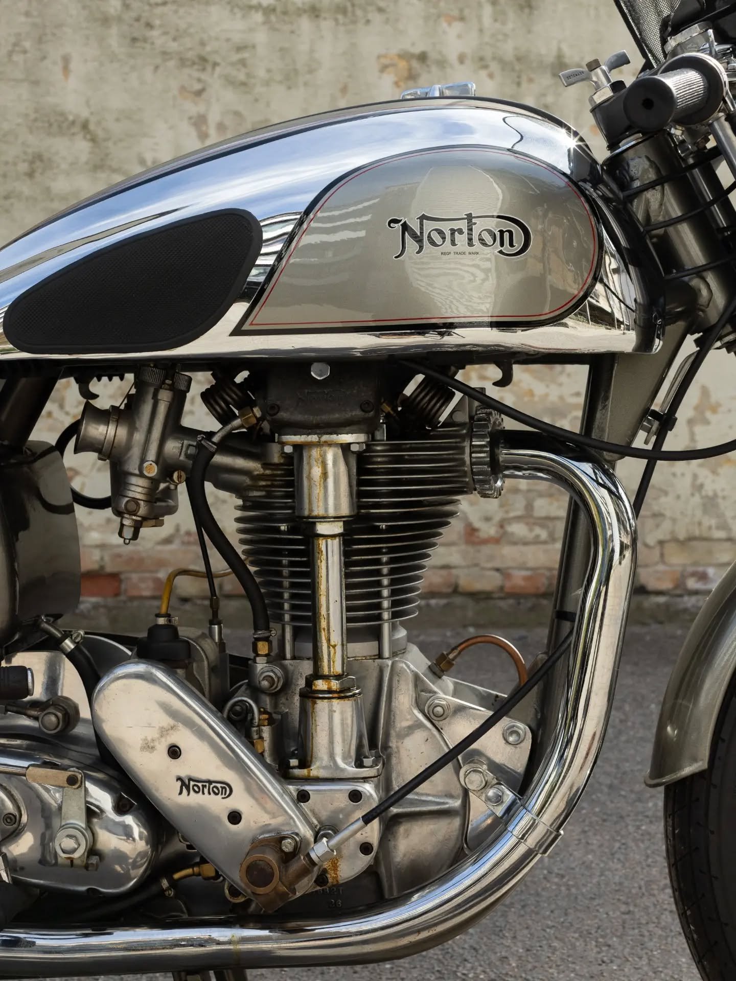 .
&bull; A stunning 1954 Norton International Clubman is an exceptionally rare and historically significant machine, being one of just three examples built by Norton Motorcycles to full Clubman&rsquo;s racing specification to compete in the Isle of M