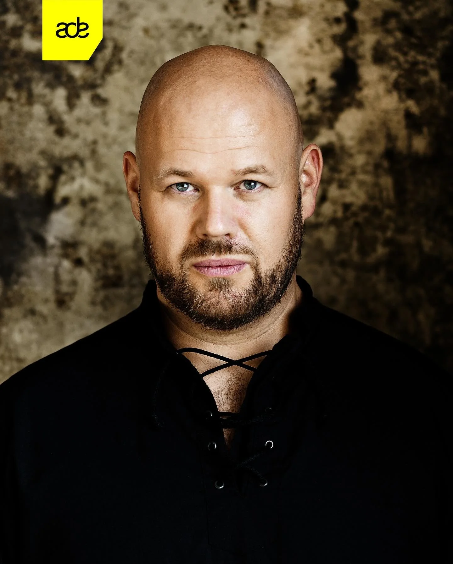 ADE is coming up and this year you can catch me at two shows:
📍 Oct 24 (Friday) – Cafe Los, 18:00–19:00
📍 Oct 25 (Saturday) – The very first @maingroundmusiclabel ADE showcase together with Autekton, FeChrome & Plum Juice, on