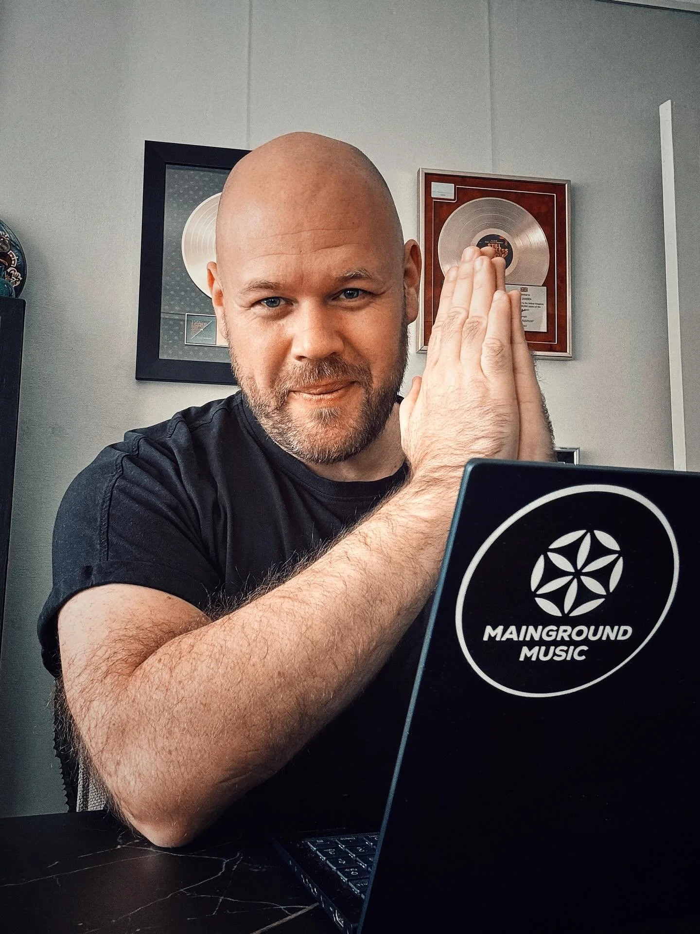 And it happened 🙏🏻
Bad Boy Sound, the first Reggae Techno fusion with a touch of Tech House, just broke into @beatport Hype Techno (Peak Time) Top 10 ❤️ Currently sitting at No.6. and it’s also at No.28 on the Main Techno chart.
Many of you