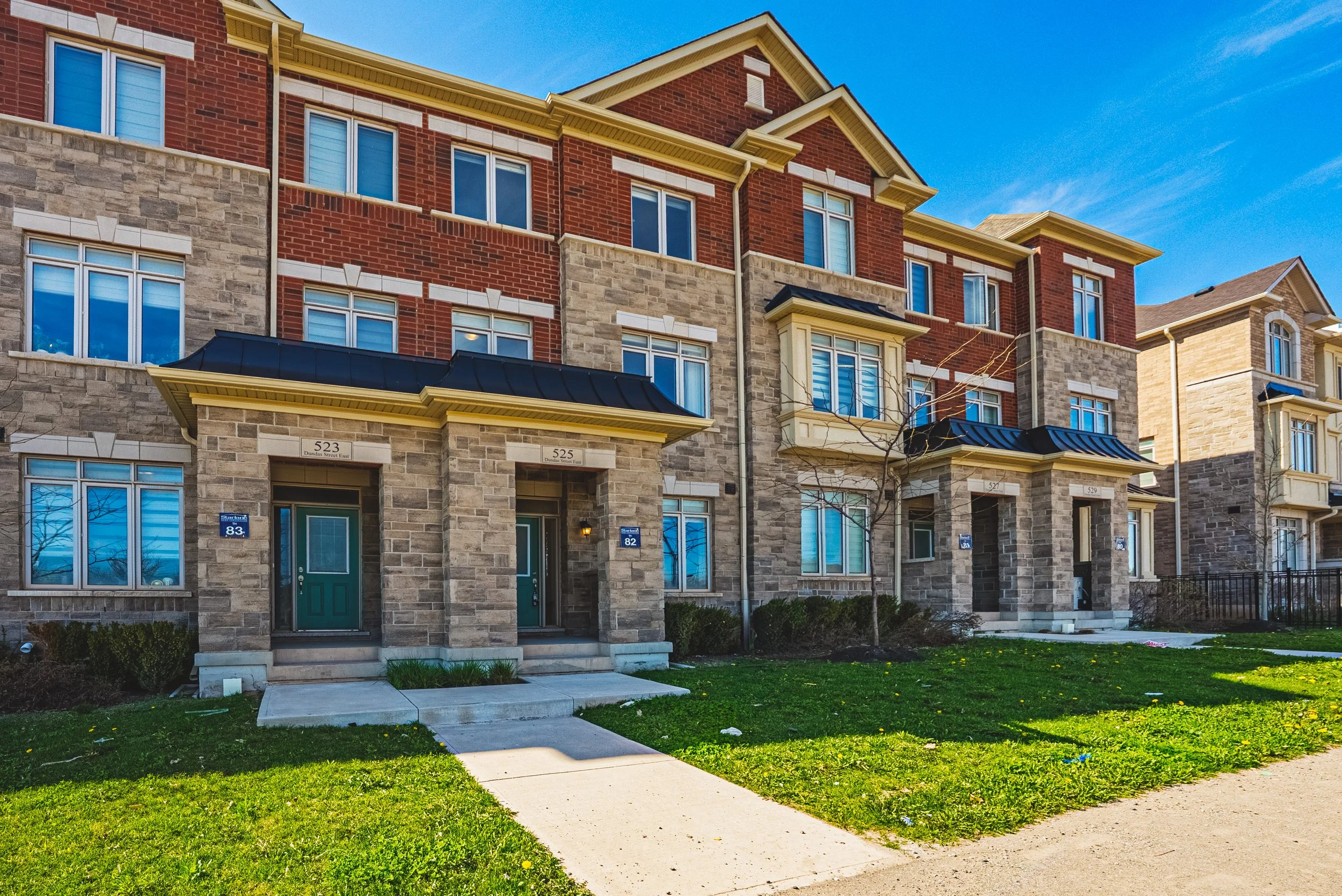 2 - 525 Dundas St E, Oakvile.jpg