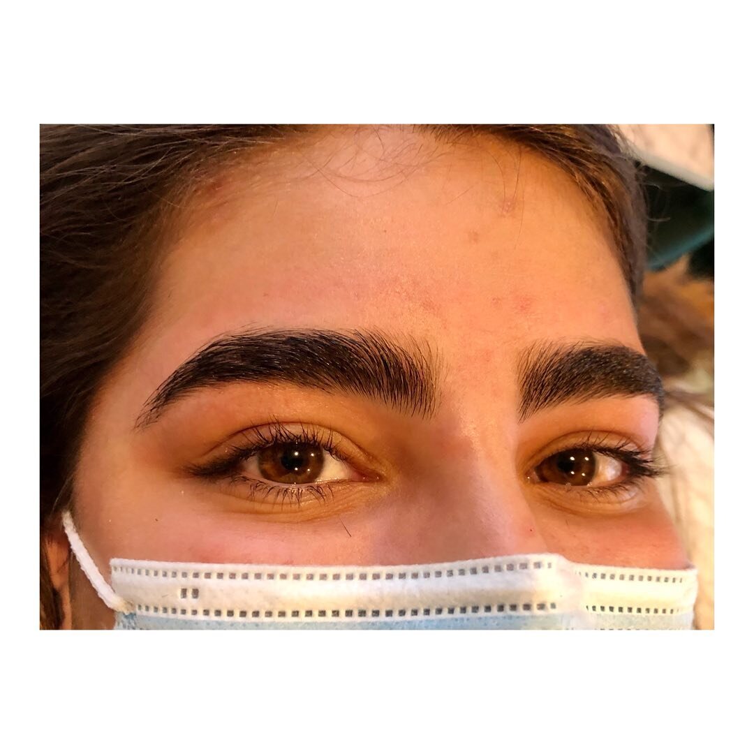 Isn&rsquo;t she blessed with these beautiful brows!! 😍😍😍 brow shaping and clean up. 
.
.
.
.
.
.

#denveresthetics #denveresti #denveresthetician #denverwaxing #denverwaxer #waxing #waxingbrows #waxingspecialist #bodywaxing #waxingtips #eyebrowwax