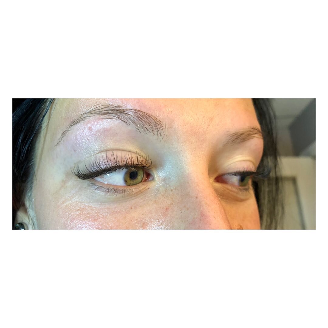Full set hybrid. We did classic and 3-D on this beautiful lady! 
.
.
.
.
.
.
.

#lashextension #lashes #eyelashextension #lashartist #lashextensions #volumelashes #eyelashes #eyelashextensions #lash #beauty #classiclashes #lashtech #russianvolume #la