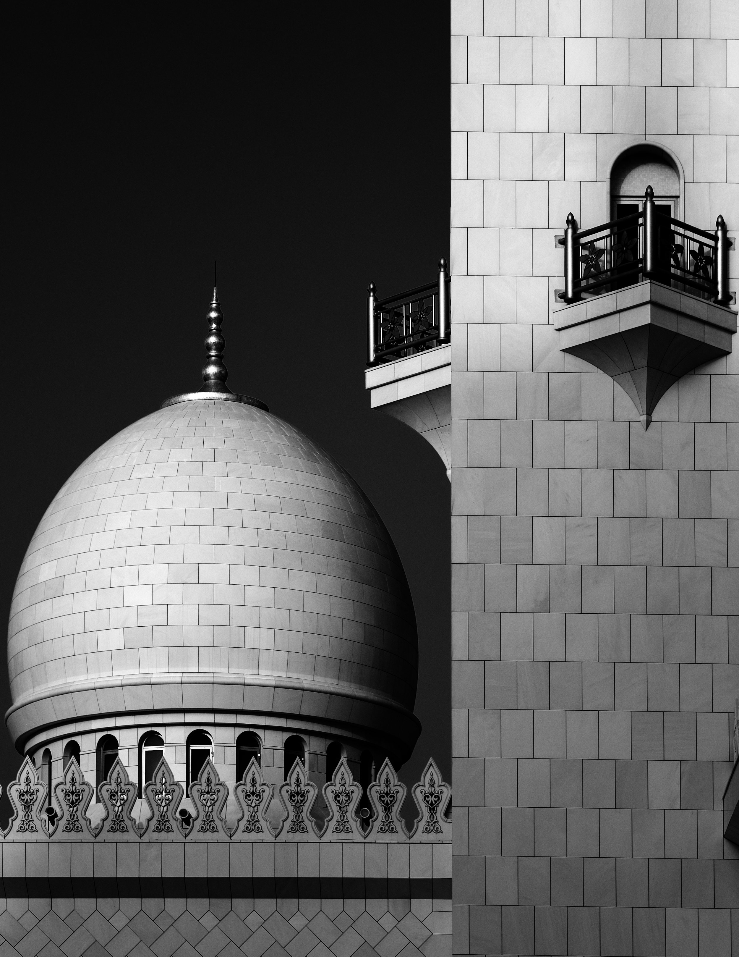 Sheikh Zayed Mosque - Black &amp; White Photography with Fujifilm XT4