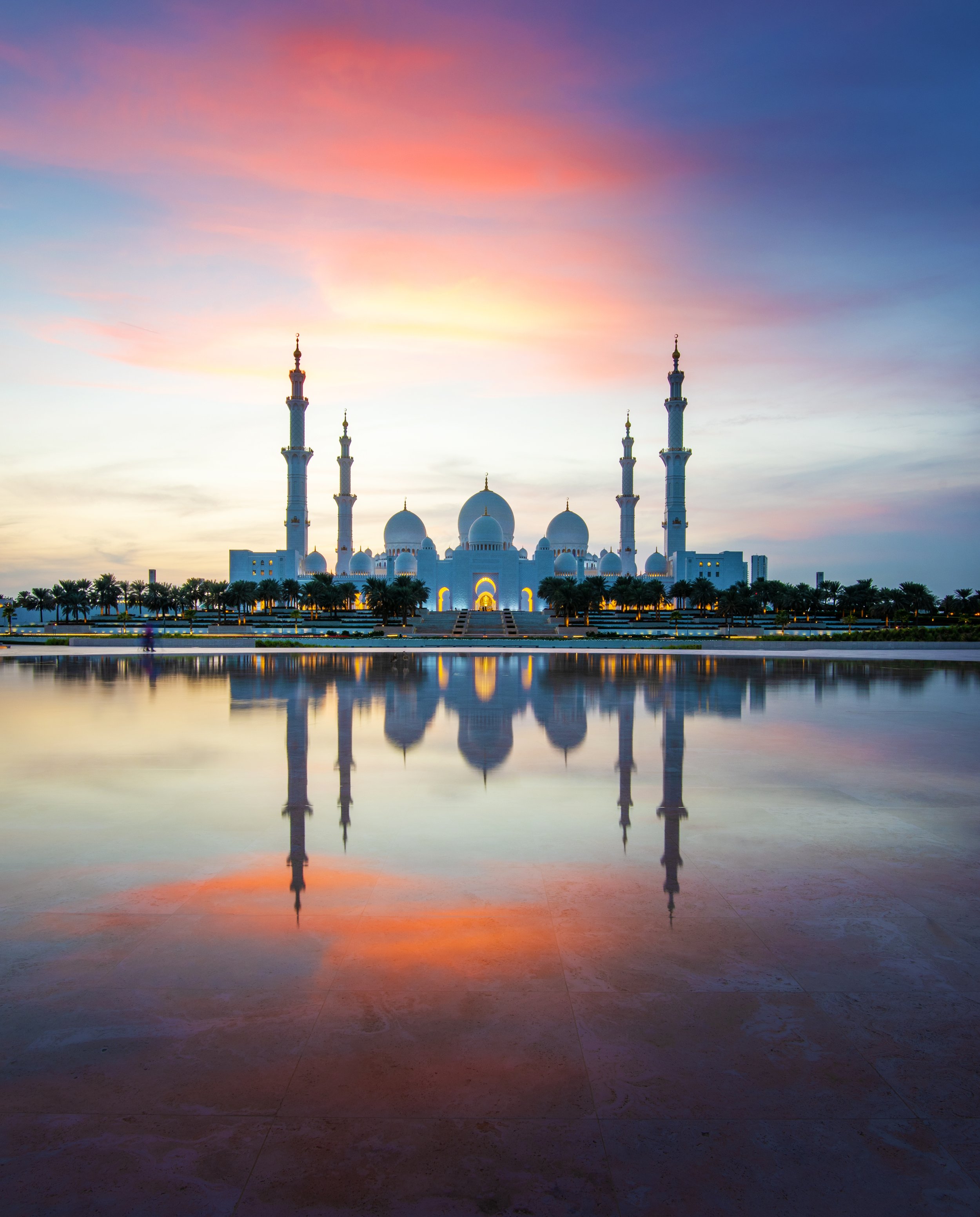 Sheikh Zayed Grand Mosque during sunset