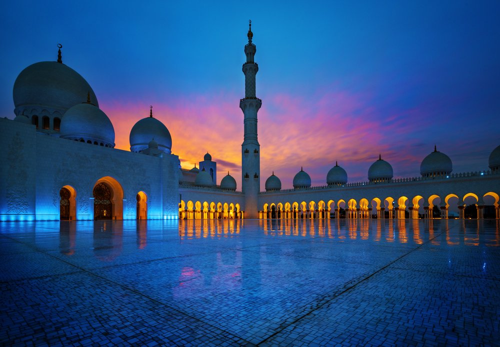 Courtyard (Sahan) of the Sheikh Zayed Mosque Abu Dhabi. 