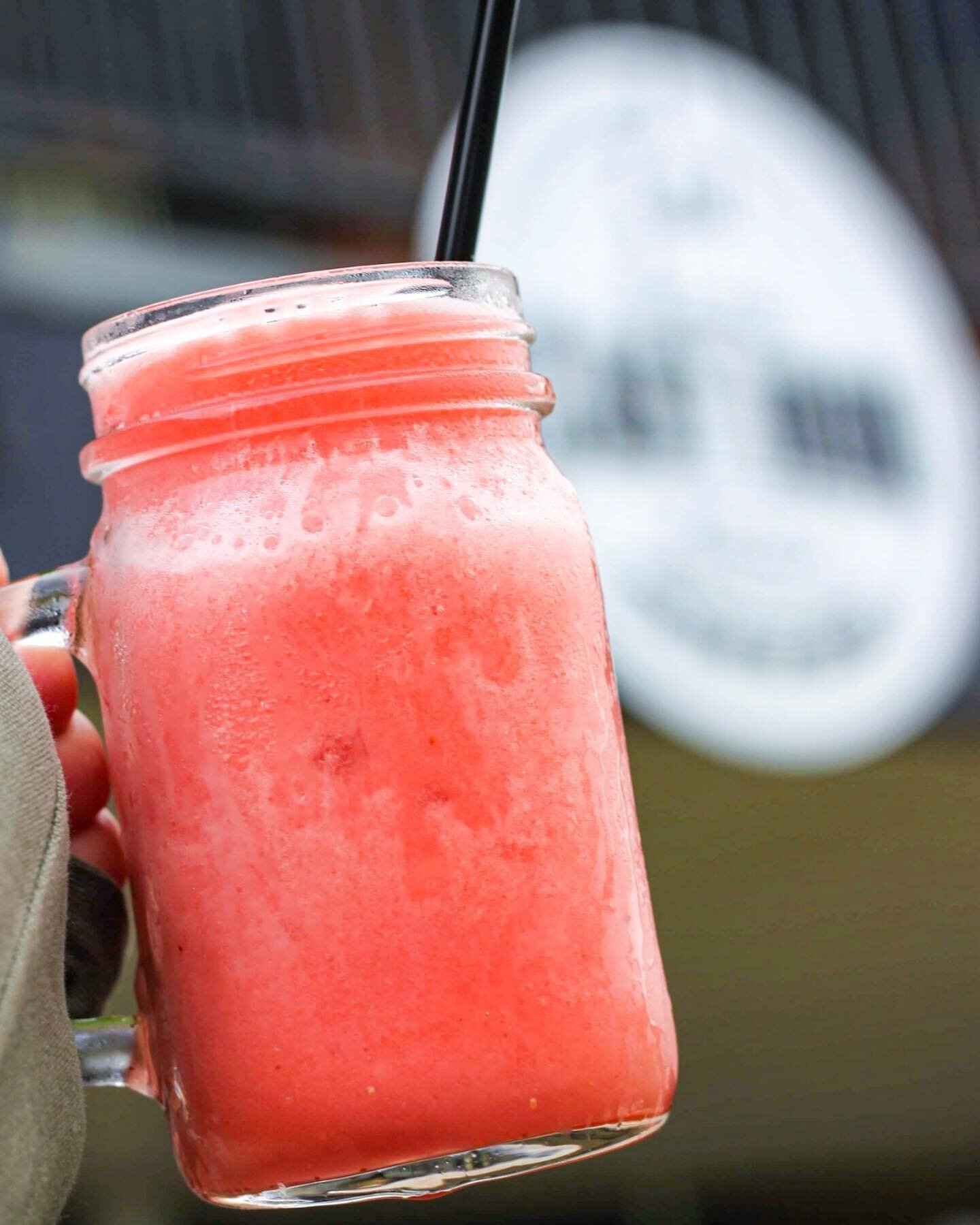 We raise a glass&hellip; to the weekend! Grab a friend and hang out on our patio&mdash; the smoothies are ready for ya. ☀️ Open 8AM-6PM.