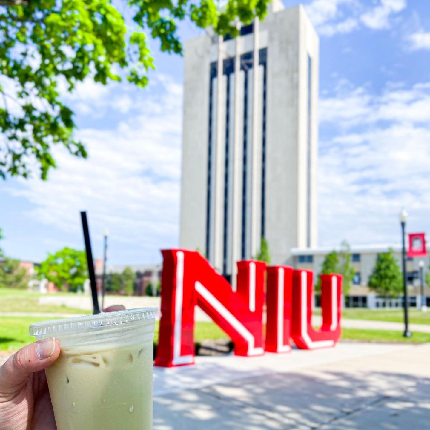 CONGRATS to the class of 2023! 🐾 🎓 Best of luck in your future endeavors. We will miss having you students on campus!
Swipe for an oldie from my NIU graduation in 2013 🙃

Open until 6:00pm✨