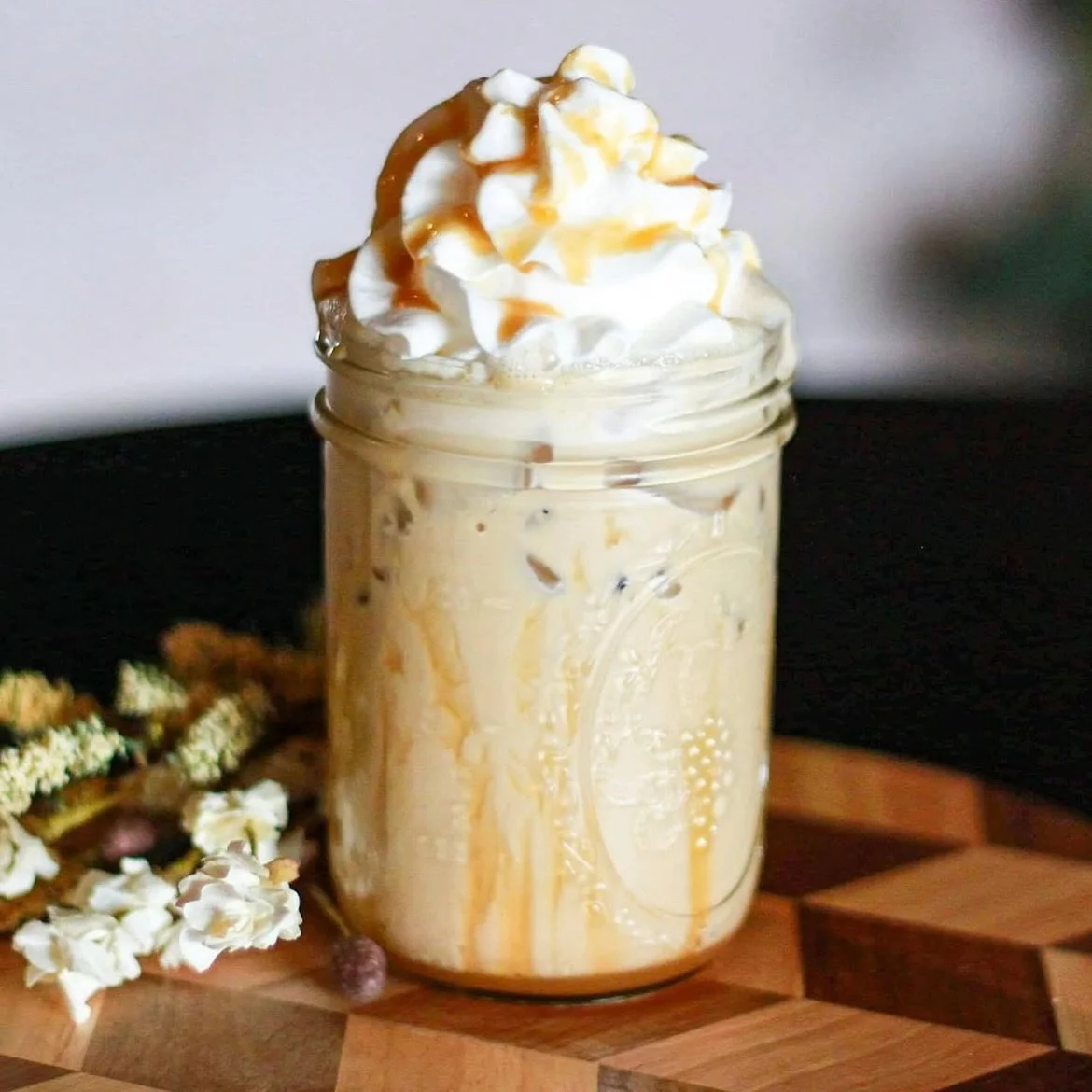 We wanna give this Fall special some love!!! The Taffy Apple Chai is the perfect combo of creamy caramel, green apple, and spiced chai, topped with whip and caramel! 🤤😍 Our Chai lovers will love this special. Available for a limited time!
