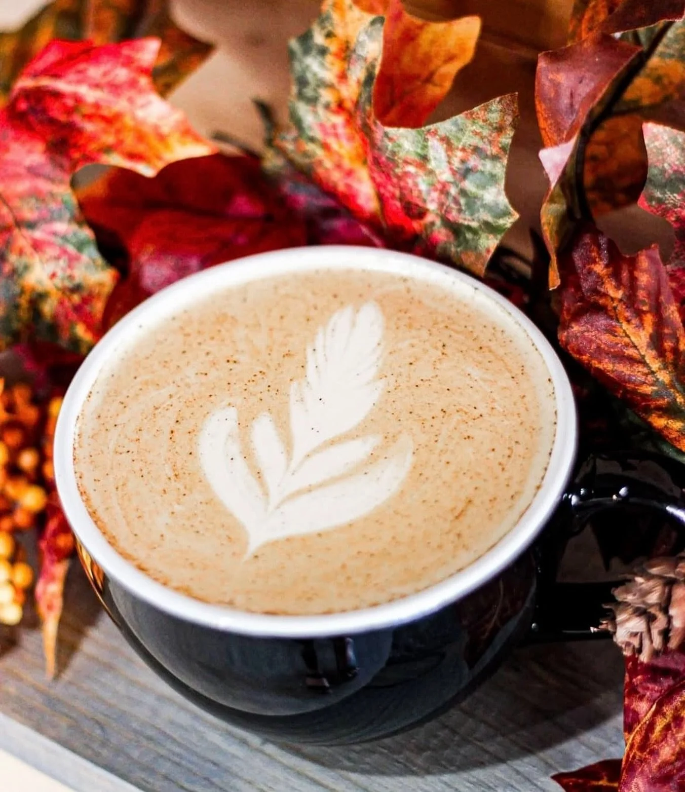 That Pumpkin Pie Dirty Chai life is a good life. 💯 It’s absolutely fun to say, delicious to consume. Complete with a shot of espresso, it’s a wonderful combo of our spiced chai and pumpkin pie sauce. 
Open at 8AM — see you soon! ✌?
