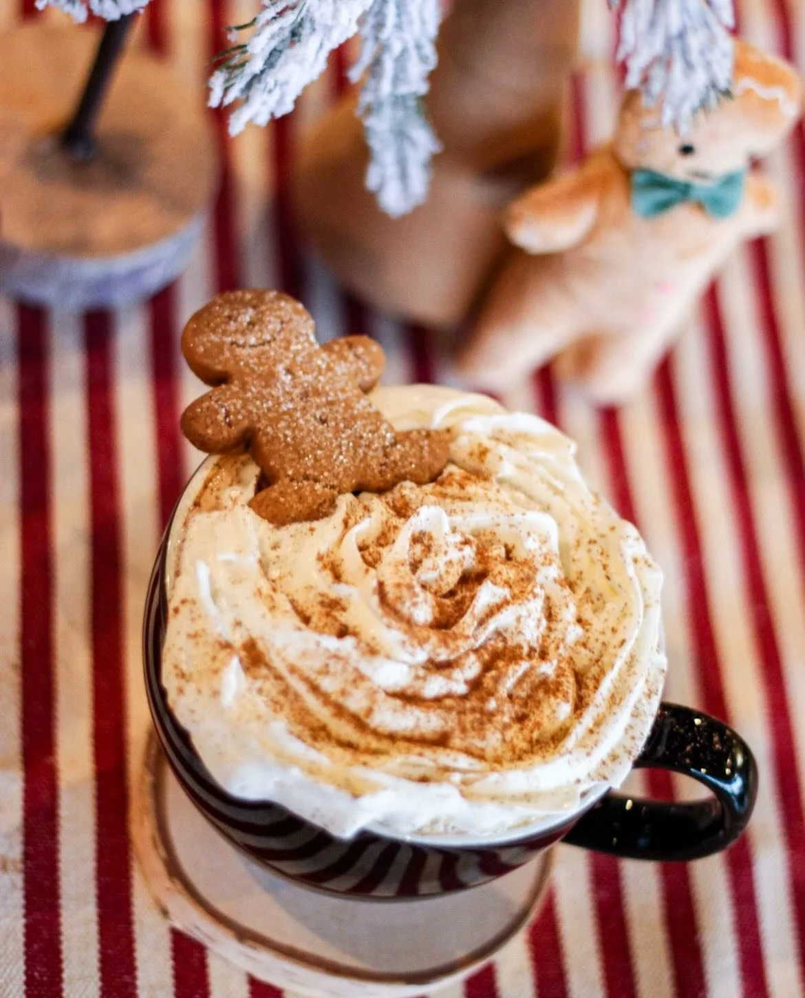 A little S/o to our festive winter drinks! Featured here are our beloved Gingerbread Latte (complete with a gingerbread man cookie) and Grinch Matcha (with Grinch&rsquo;s &ldquo;two sizes too small&rdquo; heart), and our classic Eggnog Chai topped wi