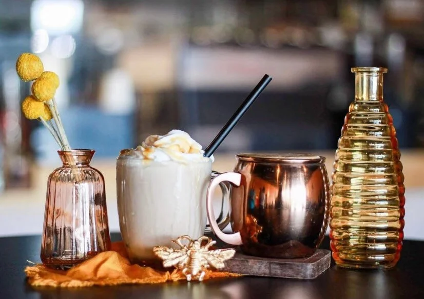 Customers are buzzing&rsquo; about this special! Enjoy this creamy vanilla and honey combination as you welcome back spring! Comes with whipped cream and a honey drizzle.
📸: Honeycomb Latte