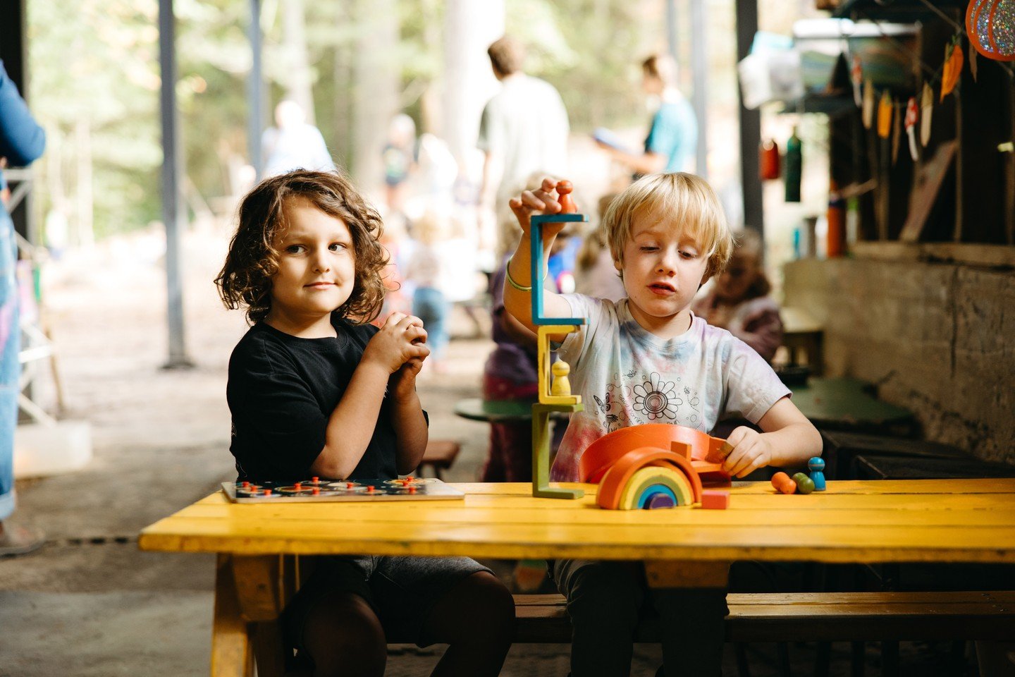 Spring brings new life to the forests of Brevard, and at @pisgahcollective, it brings endless opportunities for curiosity and discovery. This Montessori-inspired outdoor preschool encourages young learners to explore, create, and connect with the nat