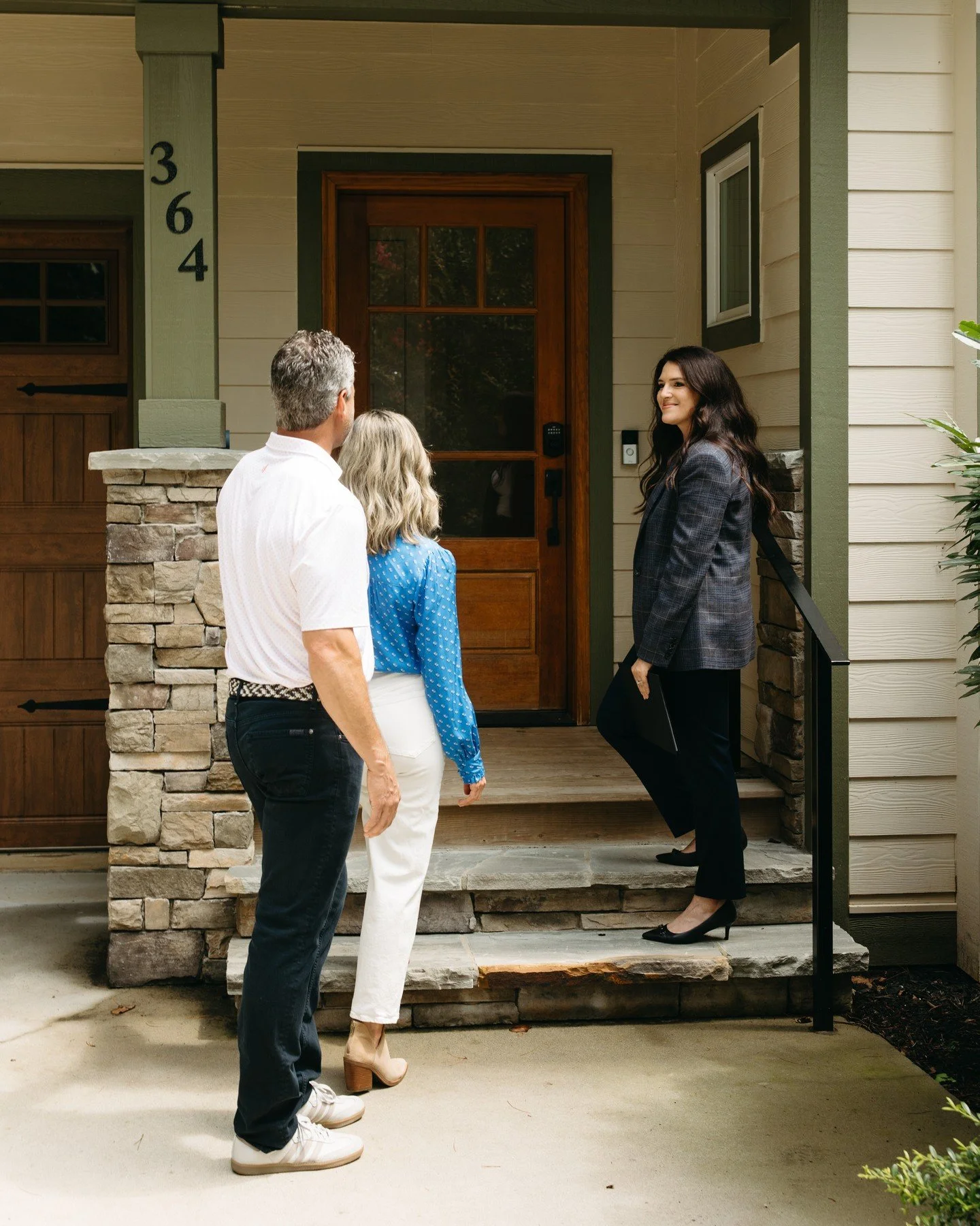 Brevard native @caterina.wncliving brings local knowledge, heartfelt care, and professional expertise to every real estate journey at Looking Glass Realty. Whether guiding first-time buyers or helping sellers showcase their homes, Caterina makes the 