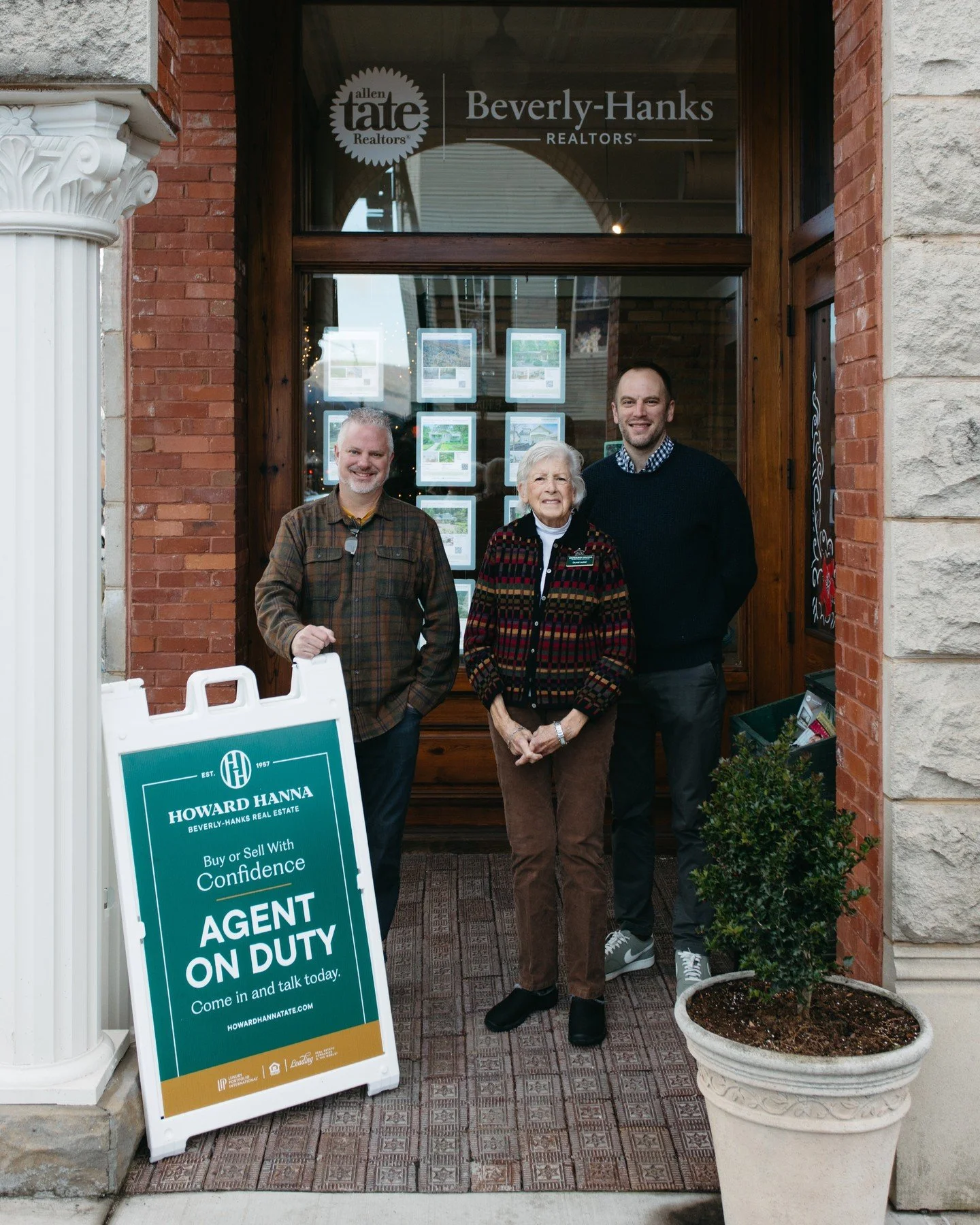 Real estate moves don't have to be overwhelming. The team at @howardhannabeverlyhanks brings 25 years of local family tradition right here to Brevard. They focus on calm, zero-pressure guidance and deeply supporting the community they call home. Whet