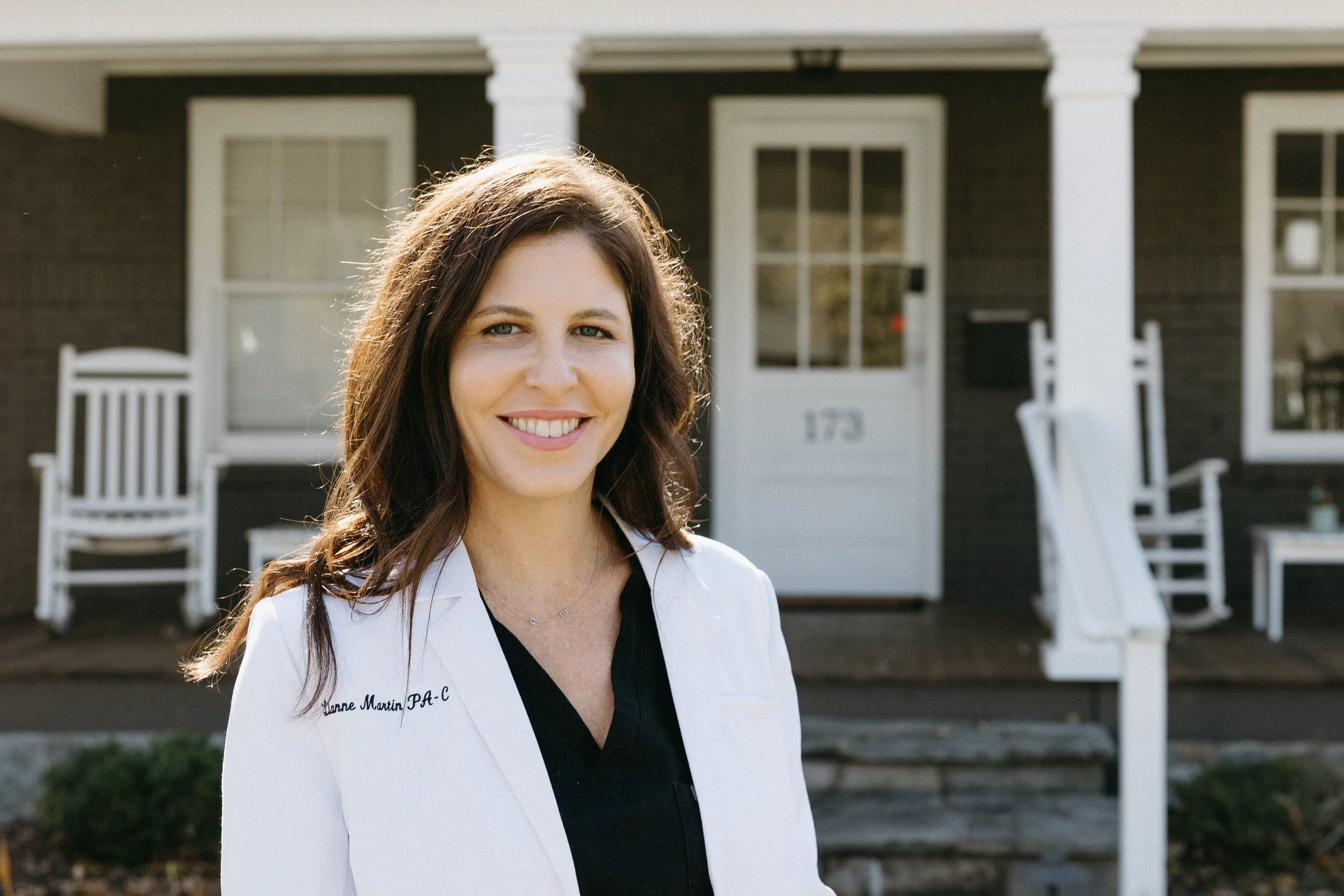 At @skintegritymedicalaesthetics, Lianne Martin, PA-C, brings together science, artistry, and compassion to help patients feel confident in their skin. With more than 15 years of experience in medical and cosmetic dermatology, Lianne takes a personal