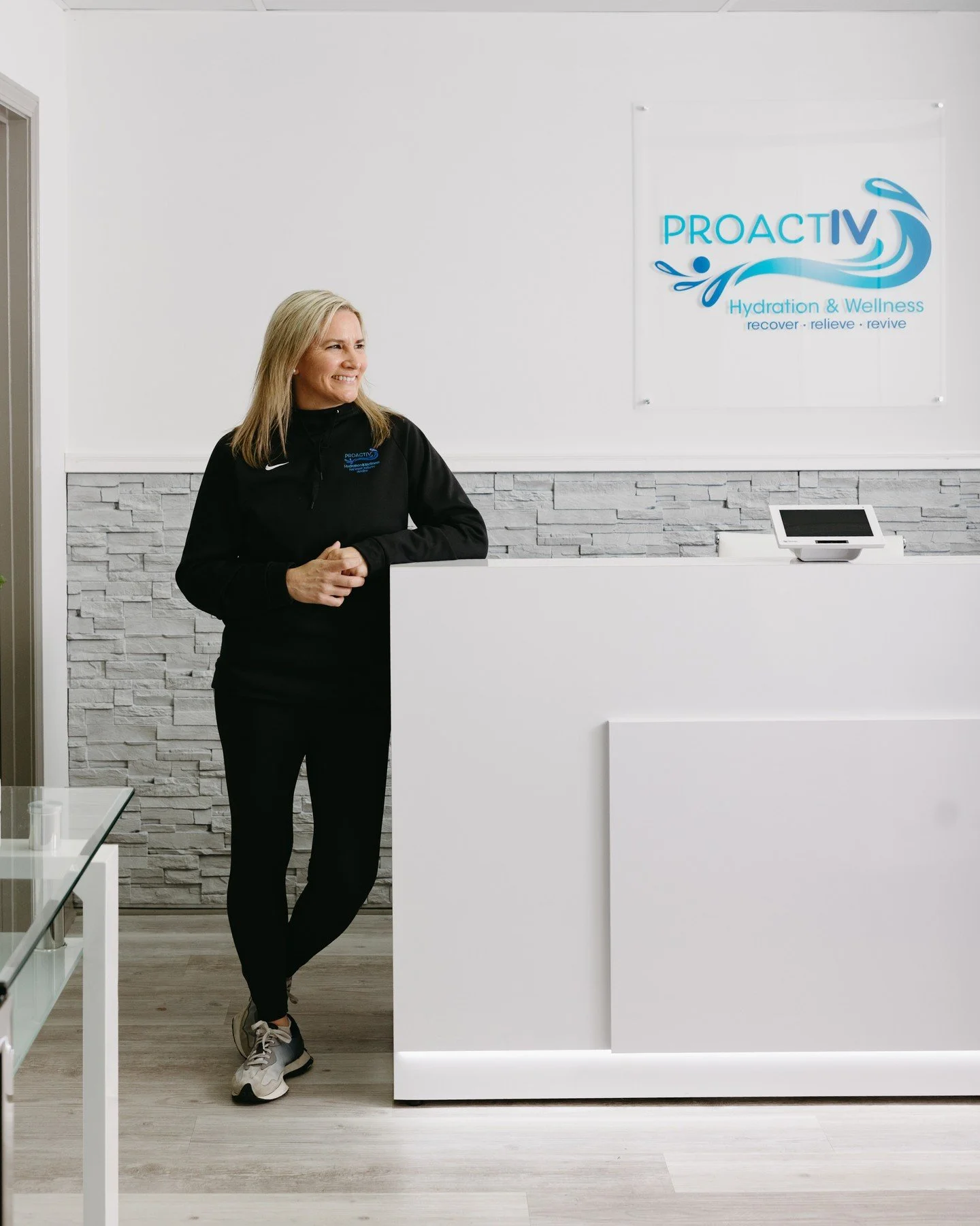 When Jen Schulz, RN, BSN, founded @proactiv_hydration in 2024, she brought her ICU critical-care experience into a new kind of care: helping people feel their best before they reach the point of burnout or illness. Today, ProactIV offers customized I