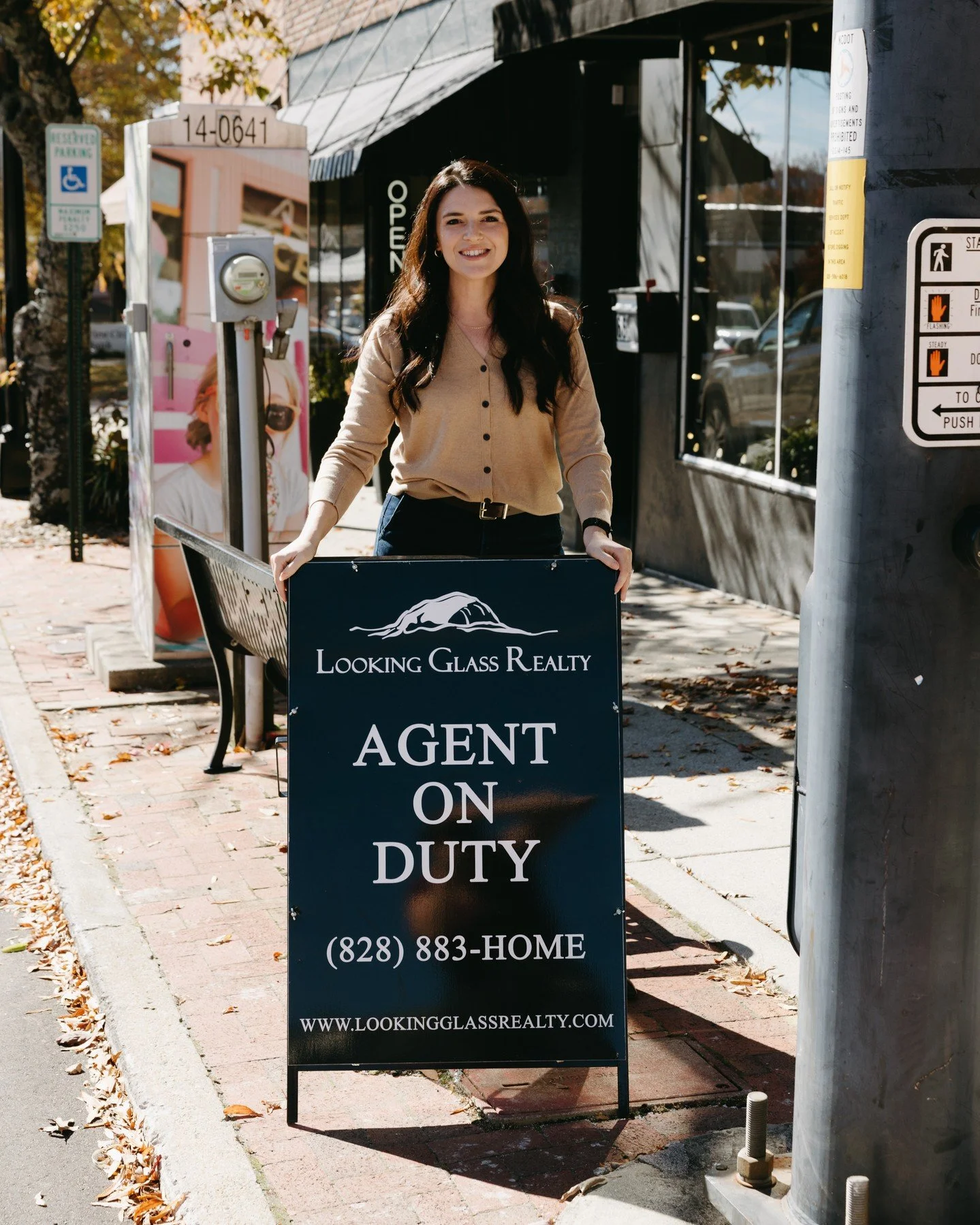 With nearly 100 brokers across six Western North Carolina communities, @lookingglassrealty combines deep local knowledge with the personal, relationship-driven service of a hometown agency. Built on collaboration, integrity, and community connection,