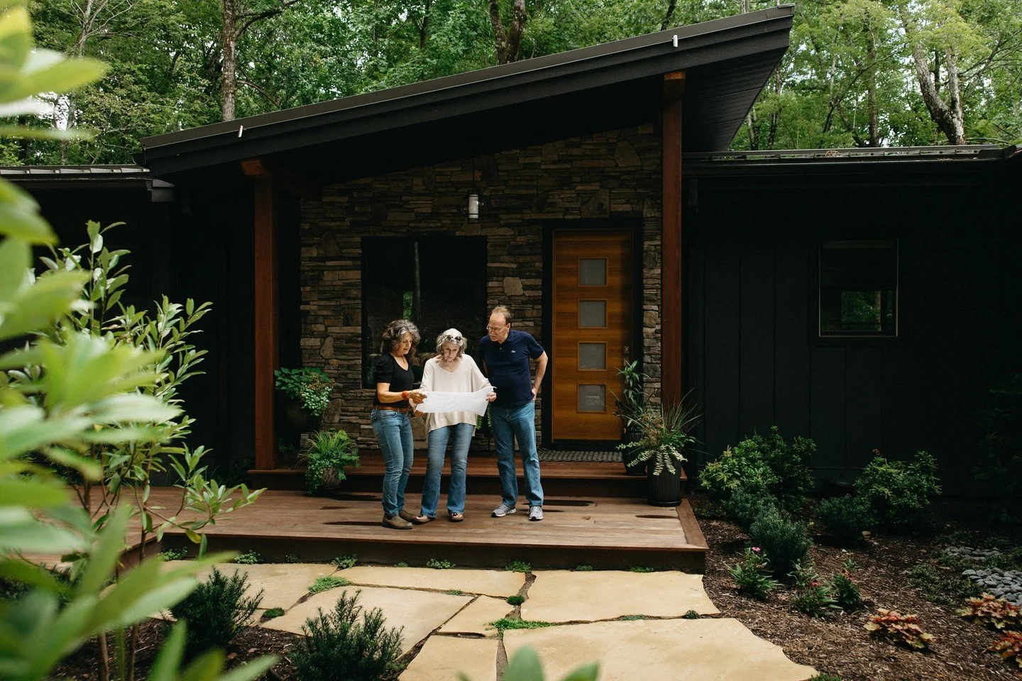 With more than 30 years of experience, Julie Guy Designs brings an intuitive, artistic approach to creating outdoor spaces that feel natural, inviting, and beautifully connected to their surroundings. From gardens and landscapes to outdoor furnishing
