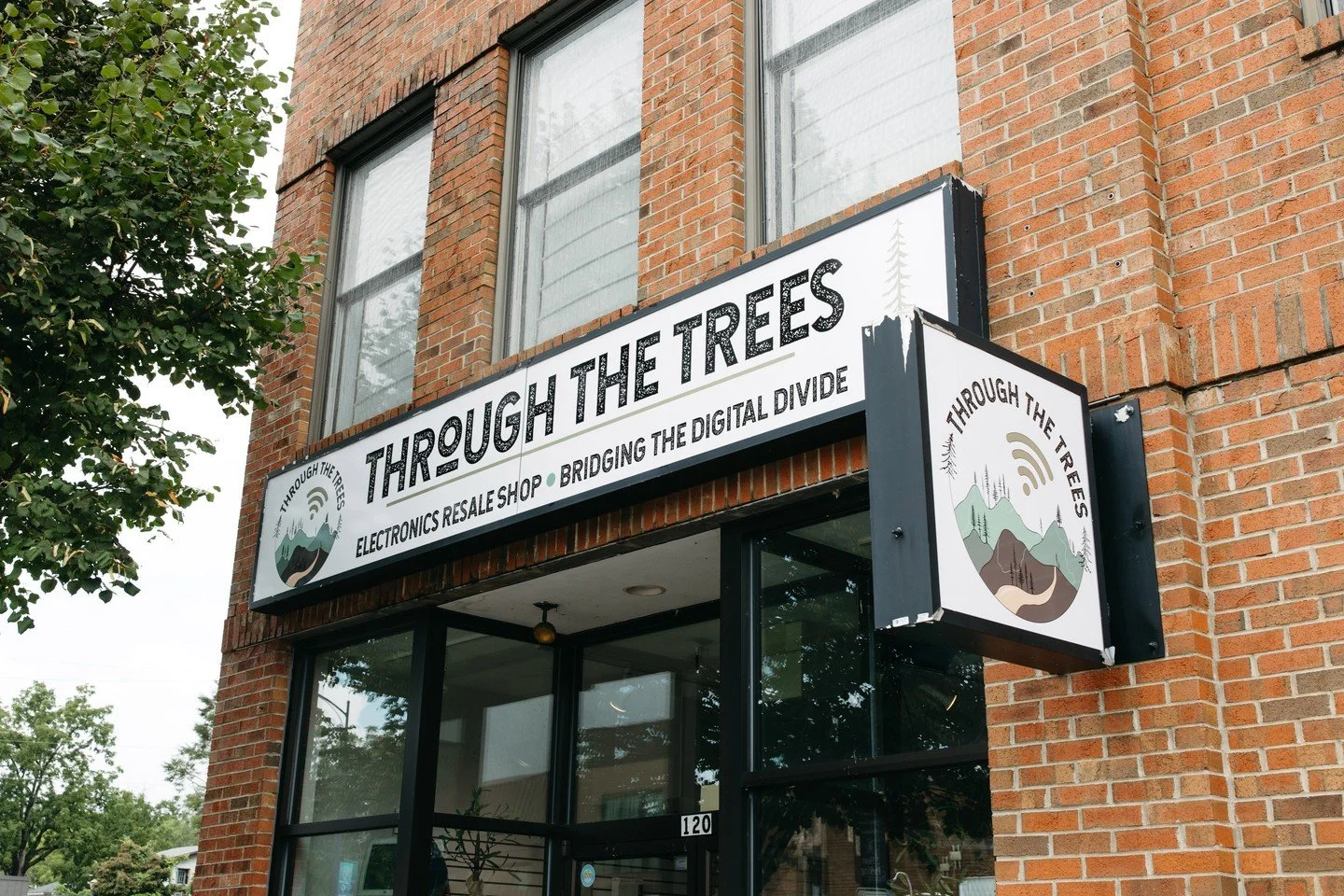 Bridging the digital divide, one device at a time. @throughthetrees828, founded by Yvette Brooks, helps WNC residents access the technology, internet, and digital skills they need to stay connected. From refurbishing donated devices to offering free 