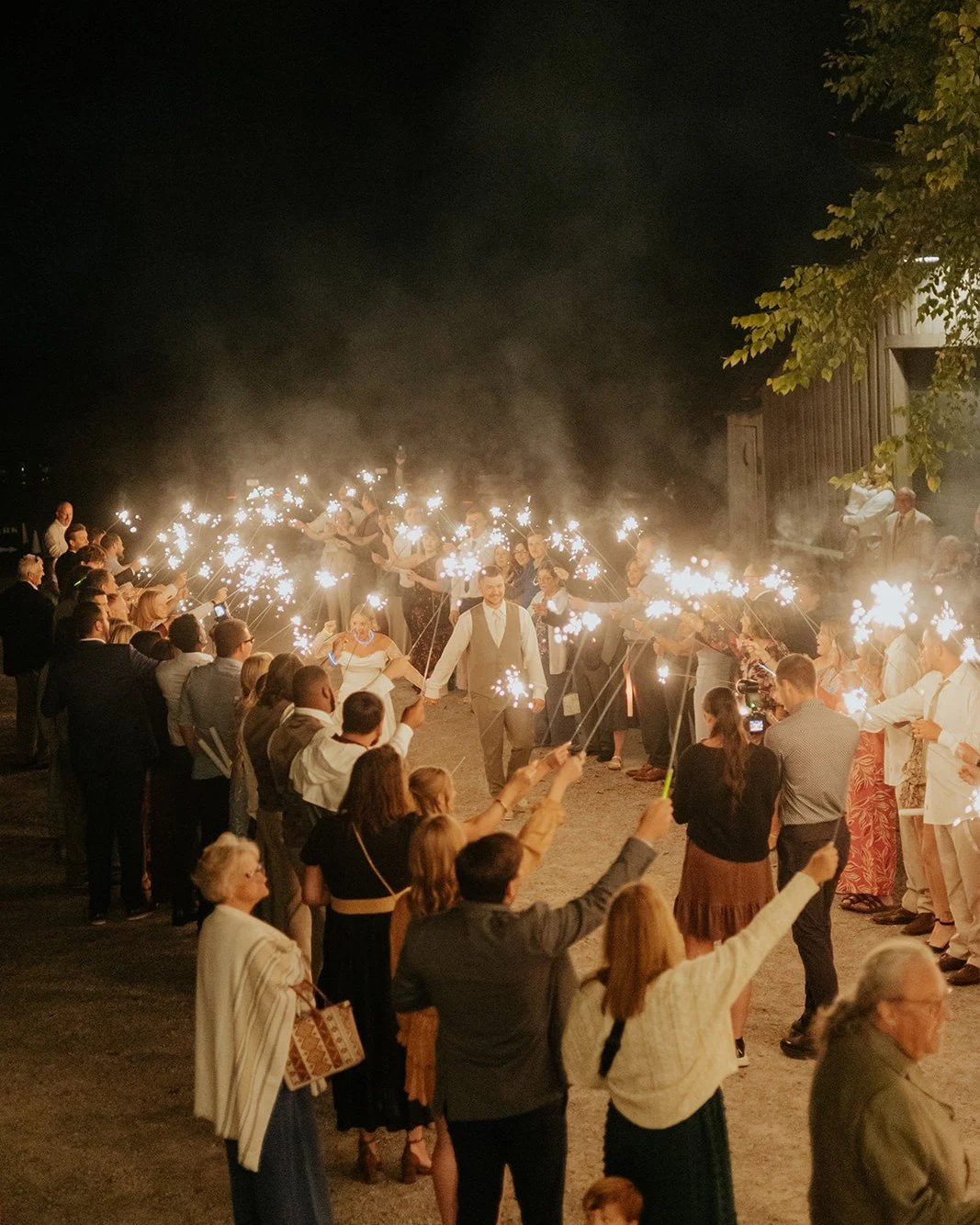 Highly recommend a sparkler send off as the grand finale to a perfect night with all the people that love you. ✨ 

📸: @beachyphotoandfilm