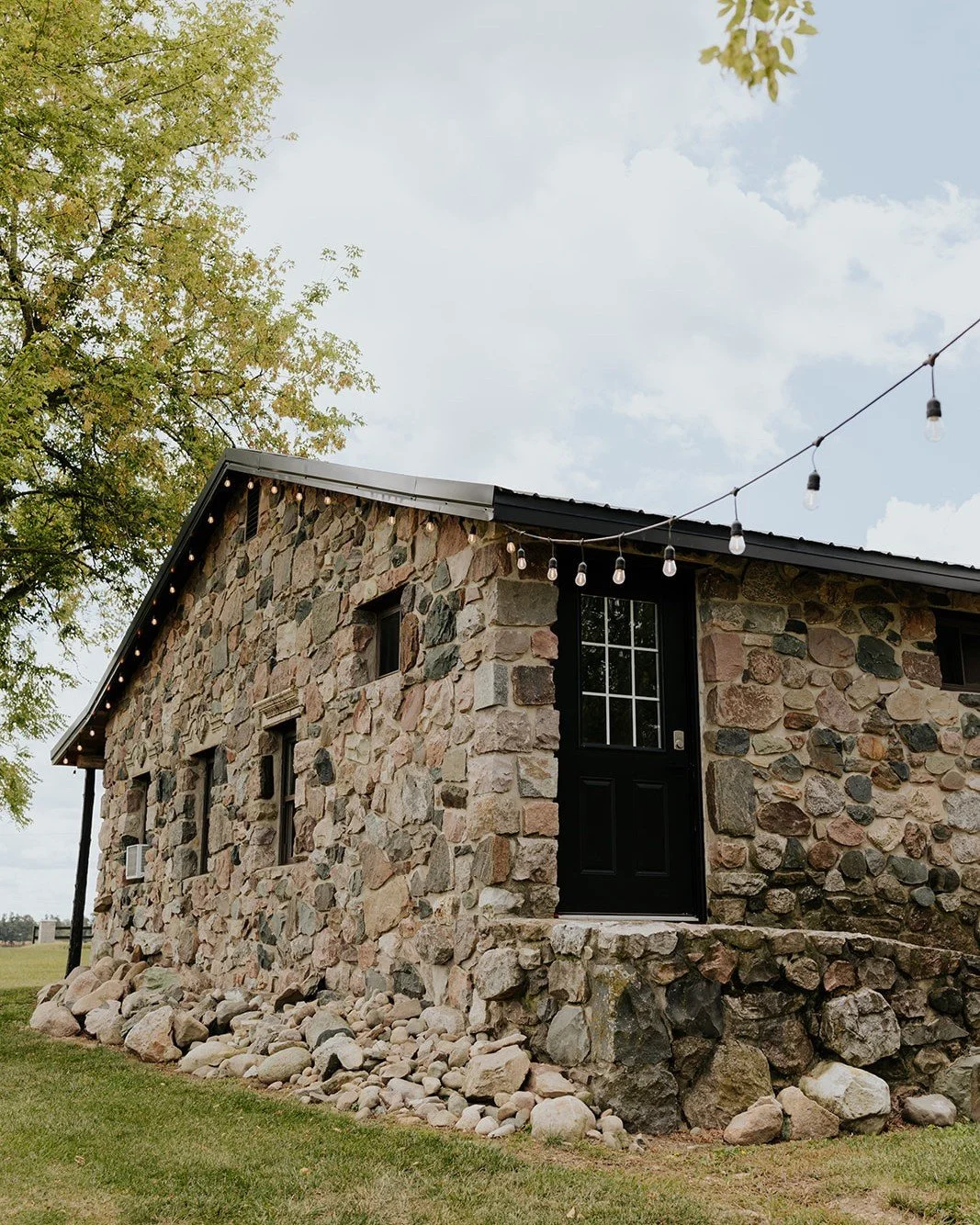 Our timeless property 🤍

Current promo: $1,000 off remaining July + August 2026 wedding dates!

Currently booking 2027 dates ✨ 

Inquire online or by phone:
www.themill-district.com
(260) 316-0050

📸: @beachyphotoandfilm
