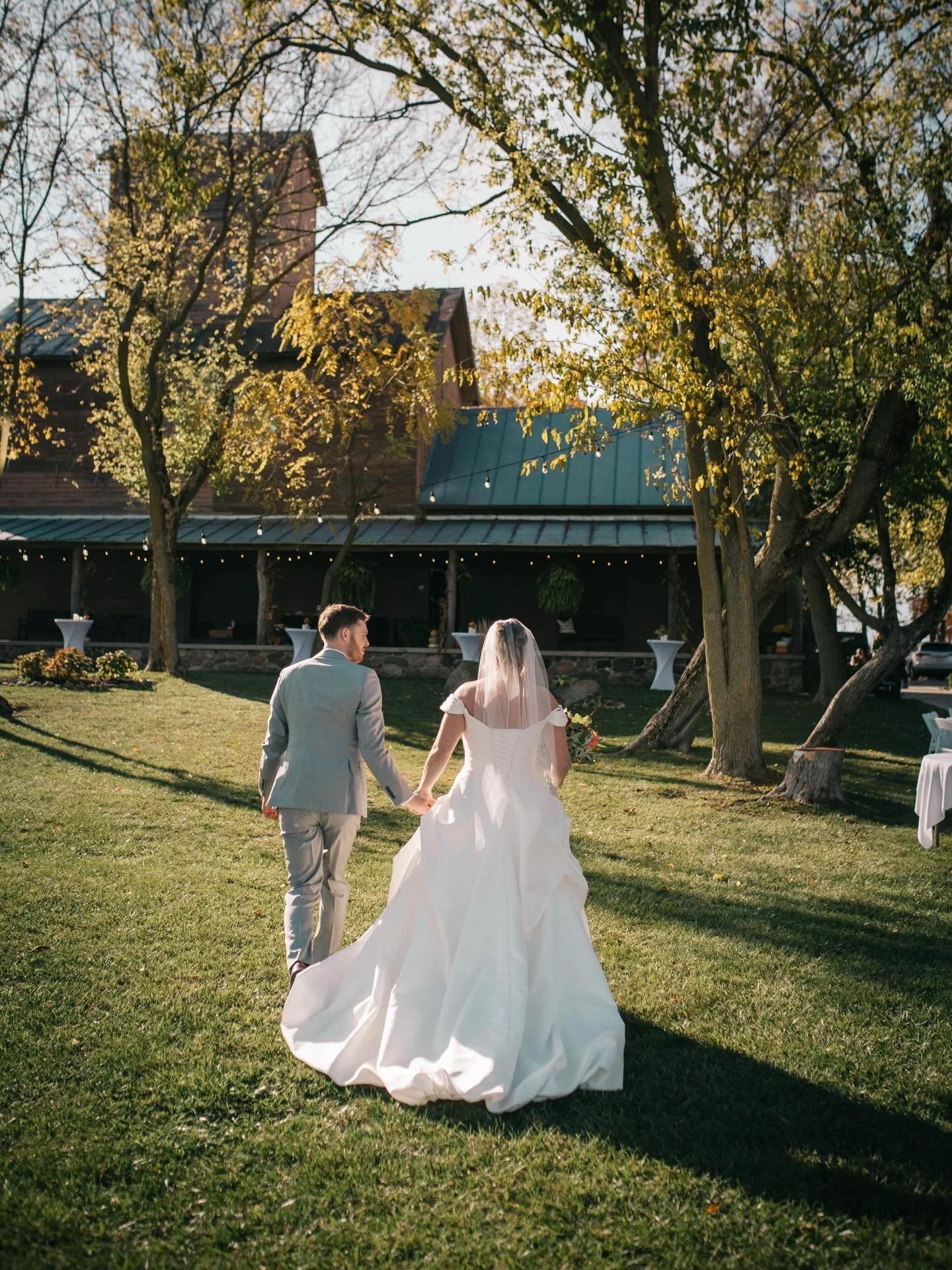 November is coming to a close, so we had to make sure you saw this PERFECT fall wedding 🍂 🤍

Madi + Niel threw an incredible celebration! Their guests had the time of their lives from the coffee truck cocktail hour to the live band. 🎶 

The warm f