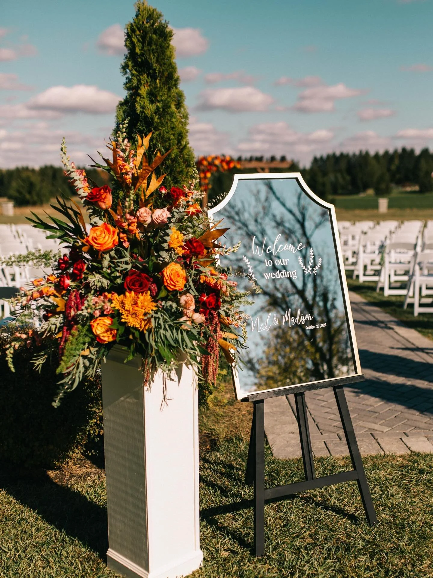 Today is our last wedding day of the season 🥲 

Every year just seems to fly by faster and faster. The end of a season can be bittersweet, but we are excited for all that 2026 has in store. 

Enjoy some detail shots by @aprilhoffphotography 🤍