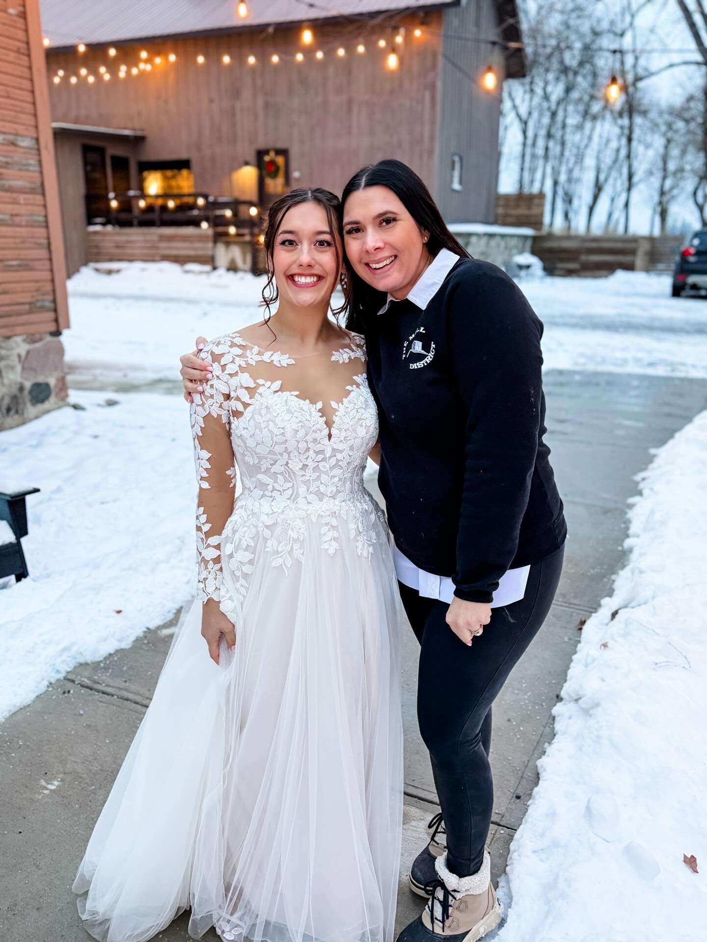 Annnd that&rsquo;s a wrap on our 2025 wedding season ✨ 

Haley and Ron&rsquo;s wedding was a TRUE winter wonderland, with a surprise snowfall just before their big day! Fortunately, no plans were changed as they were already booked to marry in the ch