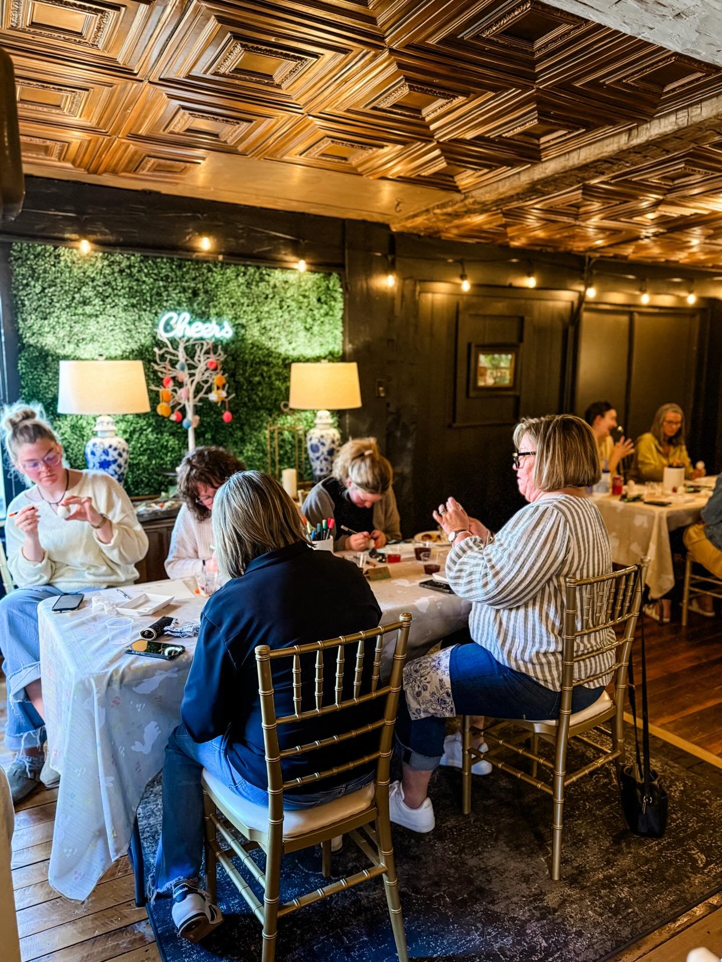 From candlelit dinners to painting parties, our venue has seen it all! 

Last night, we hosted the coolest private event for a local boutique. The ladies enjoyed some bites + bevs, shopping, and did a super fun painting project with @norafleming in T