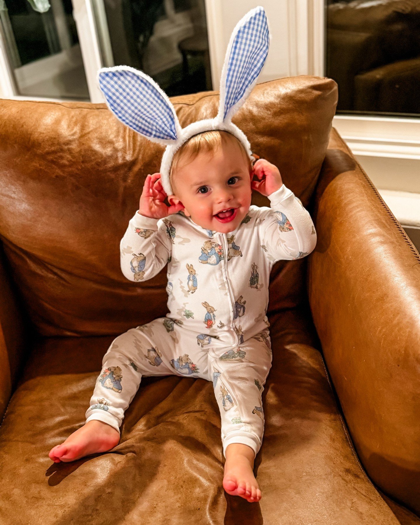 Easter, 1850 Farmhouse style 🐰 

Jourdan&rsquo;s biggest home inspiration is none other than the legendary Martha Stewart! You will find one of her books on nearly every table in this house (can you spot one in the photos?) 🤪 

Wishing you all a ve