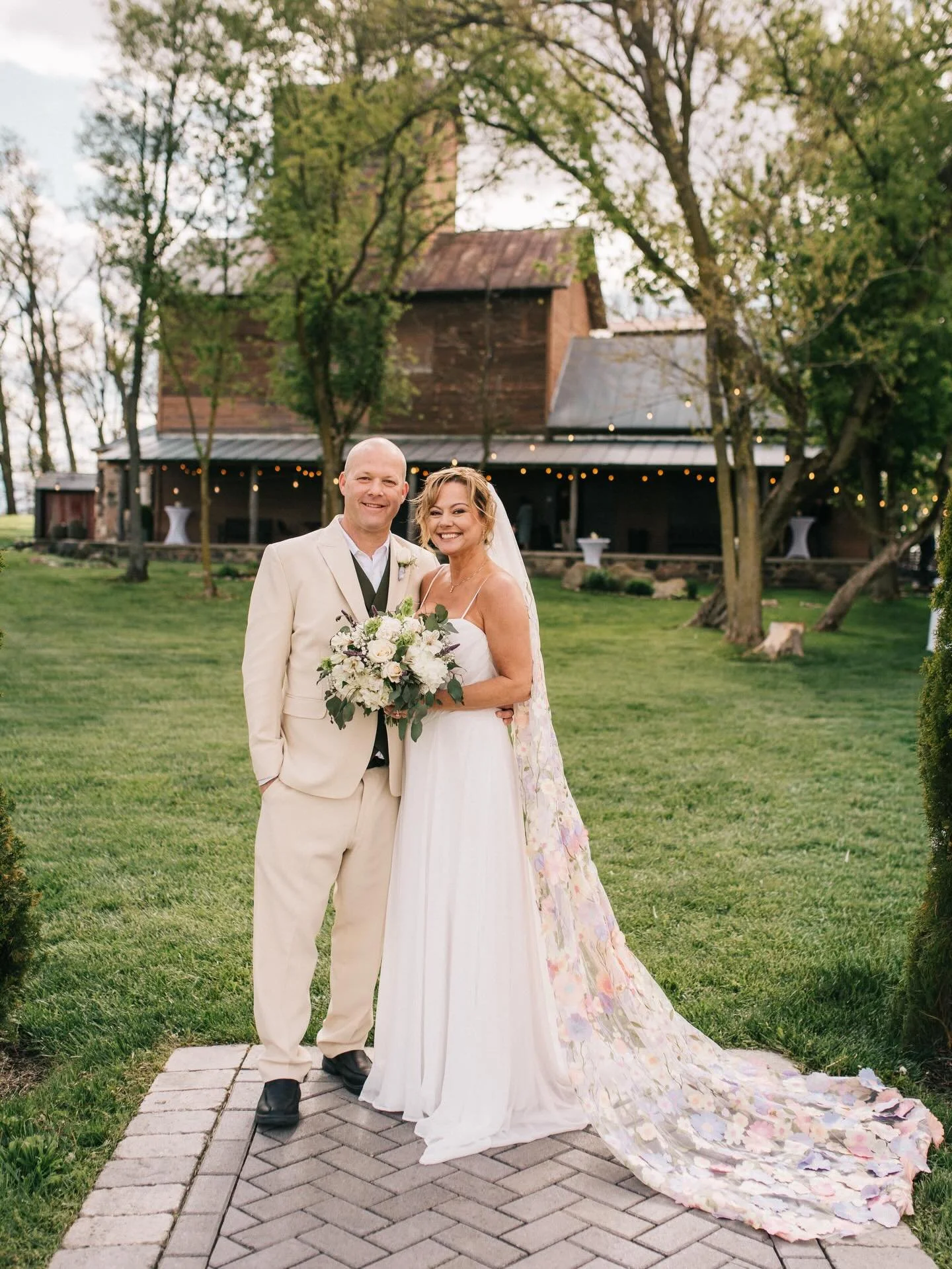 Mr &amp; Mrs Jenkins 🤍

Their day was so full of love, joy, and FUN 🤩 
Congratulations to this incredible couple of ours! 🥂 

📸: @aprilhoffphotography