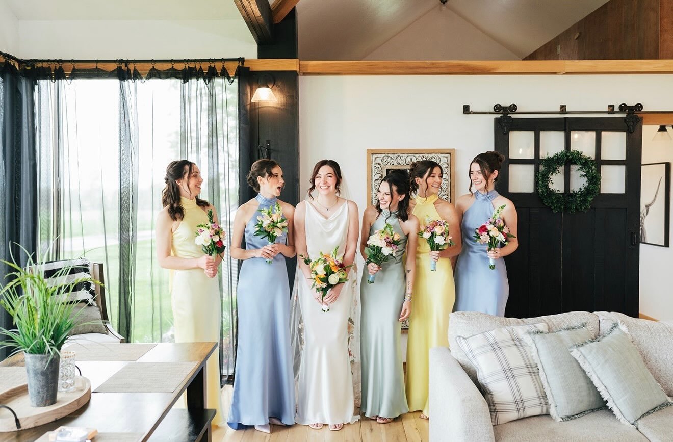 Wedding day mornings in The Cottage 🤍

📸: @promaniweddings