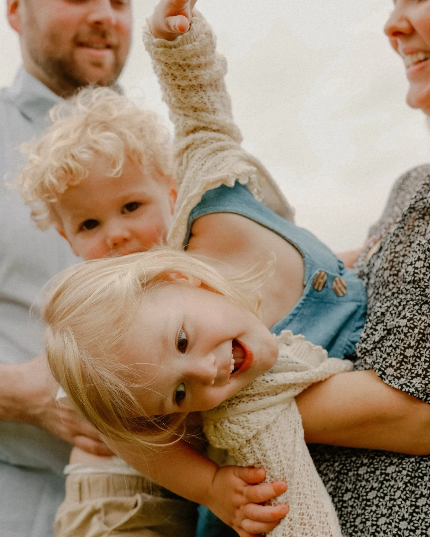 Daydreaming about spring &amp; summer family sessions 🤎

Little feet running through the back pasture, wind in their hair, parents soaking in this season exactly as it is.

Spring sessions are all about slowing down and letting kids be kids. There&r