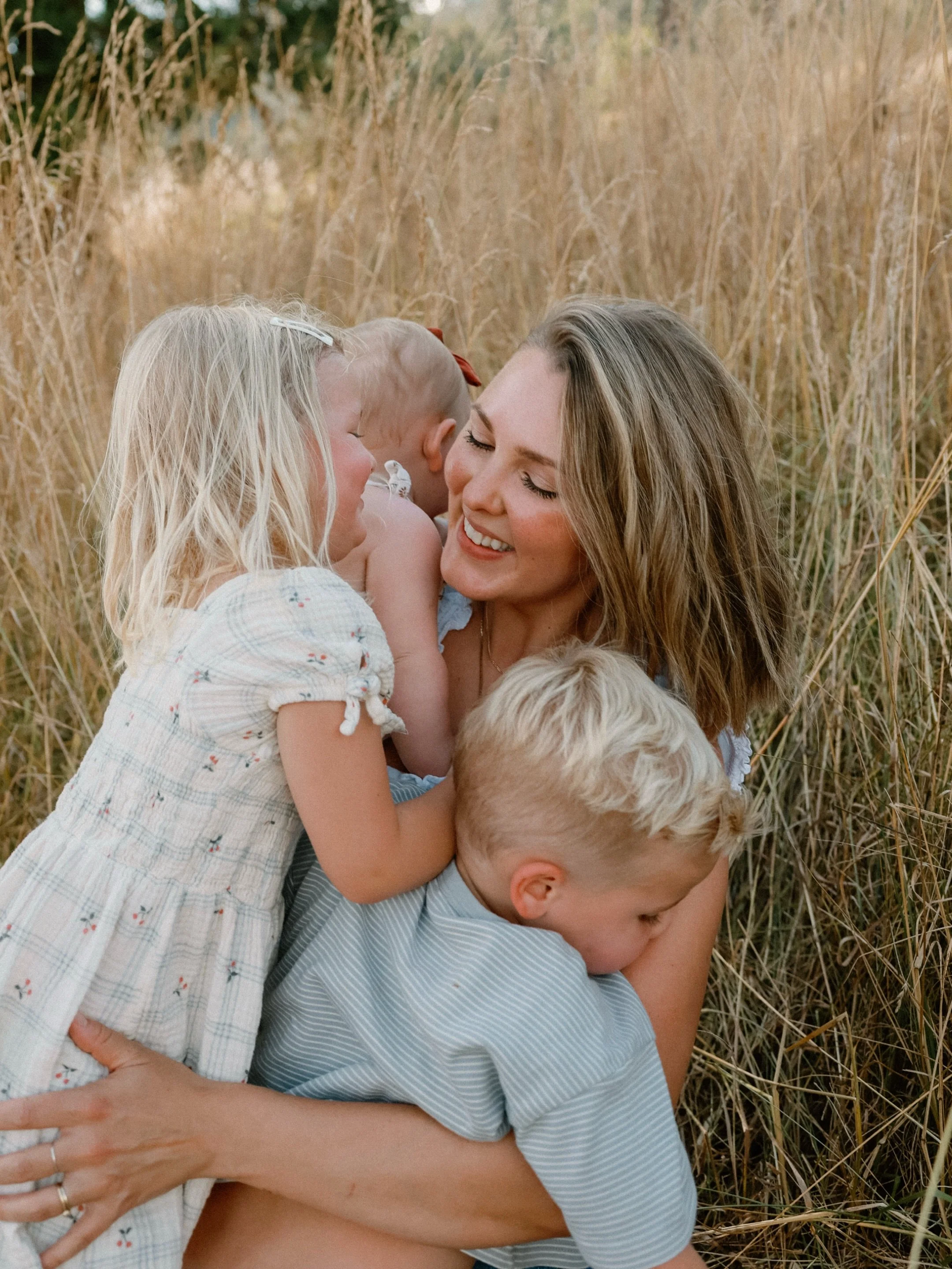 just loved this sweet little summer family session in our back pasture &mdash; I really love this time of year and love that I get to capture this family and watch their family grow. 🫶🏽

#oregonfamilyphotographer #familyphotographer
