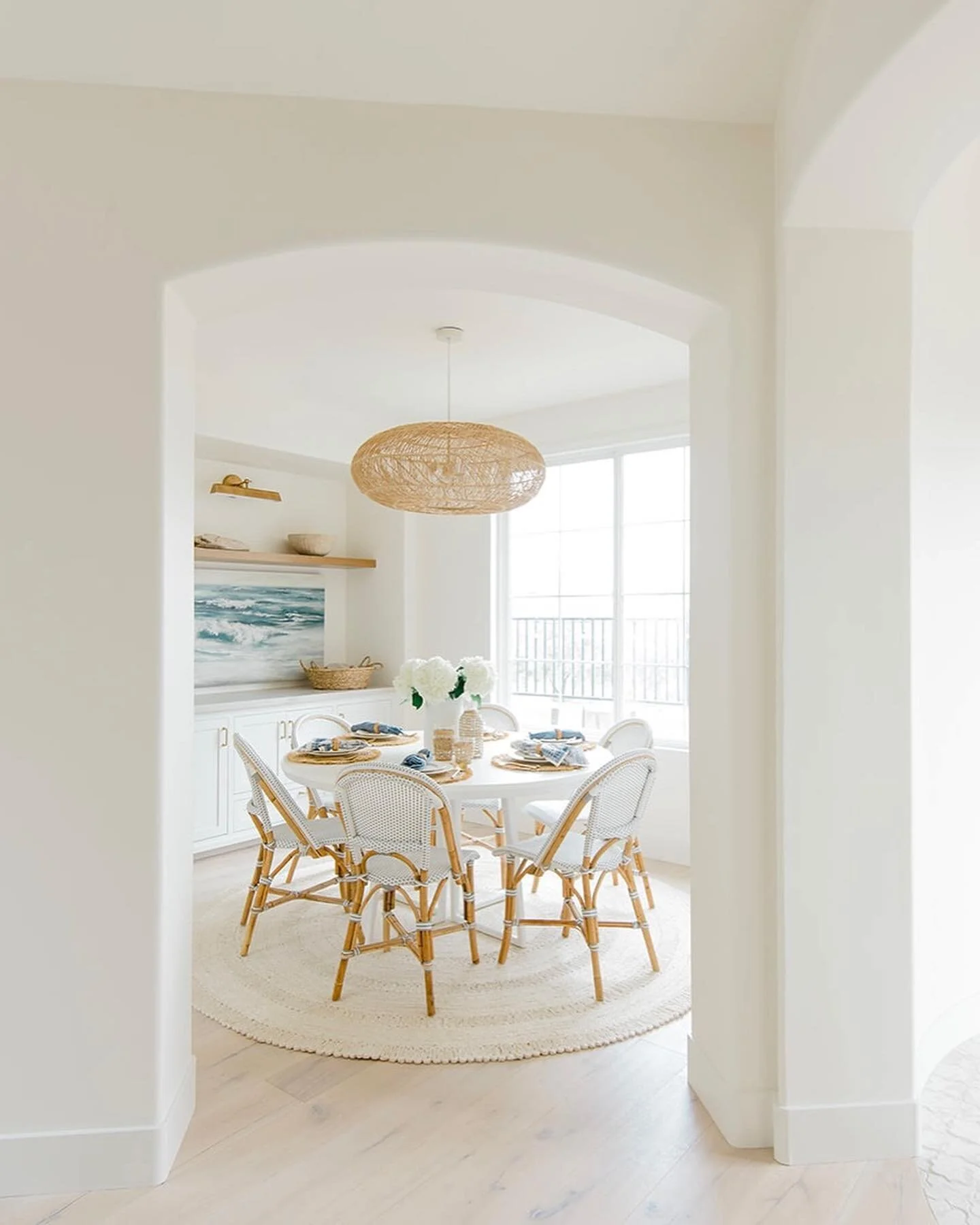 Dining room refreshed and redefined. 

#projectjolie 

Design | @kerimichelleinteriors 
Photographer | @leighcastelliphotography
Builder | @n.brunobuilder
