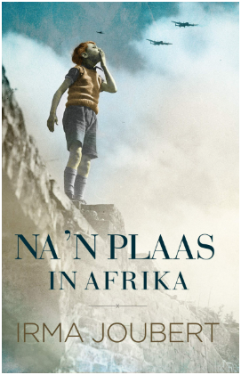 A young girl standing on the edge of a cliff, looking up at the sky with airplanes flying overhead, on the book cover titled "Na'n Plaas in Afrika" by Irma Joubert.