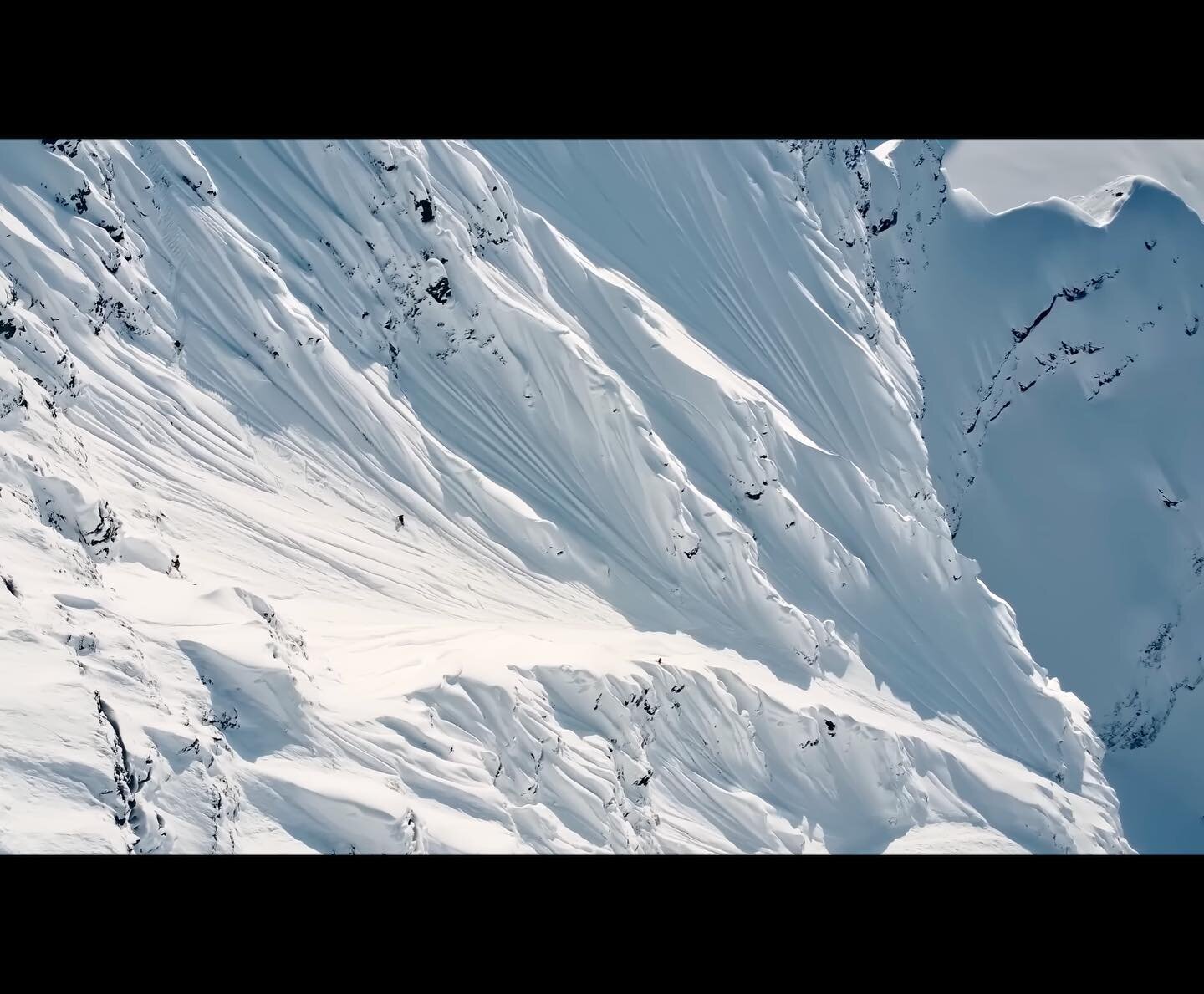 In the spring of 2022, @kriskopa dedicated most of his season to snowboarding some of the most intimidating lines on Jiehkkev&aacute;rri, the highest peak in Norway's Lyngen Alps.

The South Face would become the main objective.  &ldquo;The White Gia