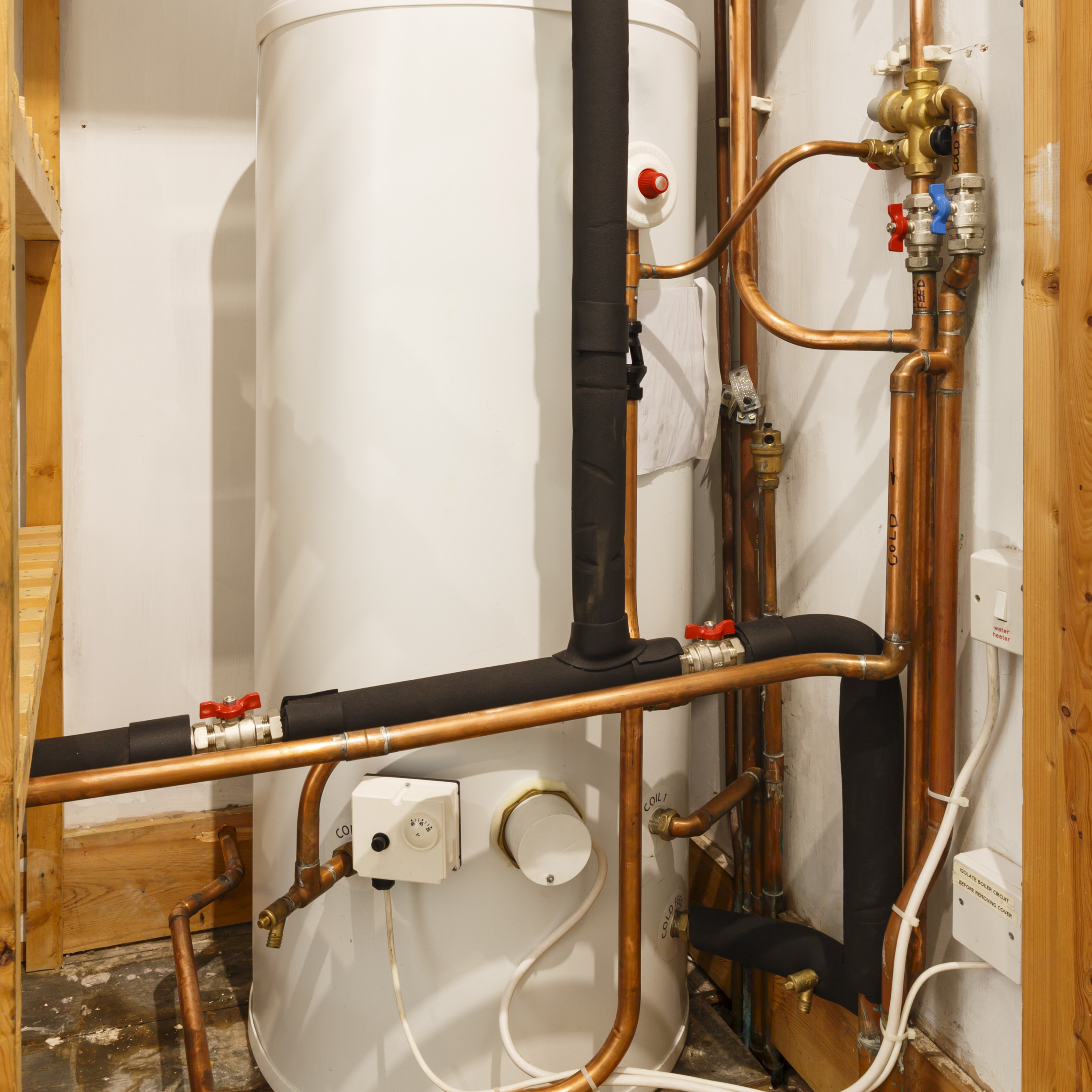 Hot water cylinder installation